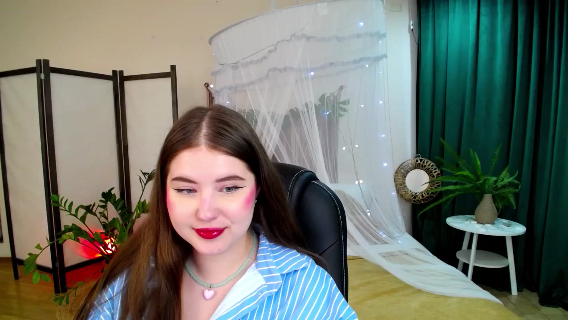 Gallery image thumbnail from AdmireMyEyes's myfreecams stream on, 06/07/2025, 08:41 image 14 of 20