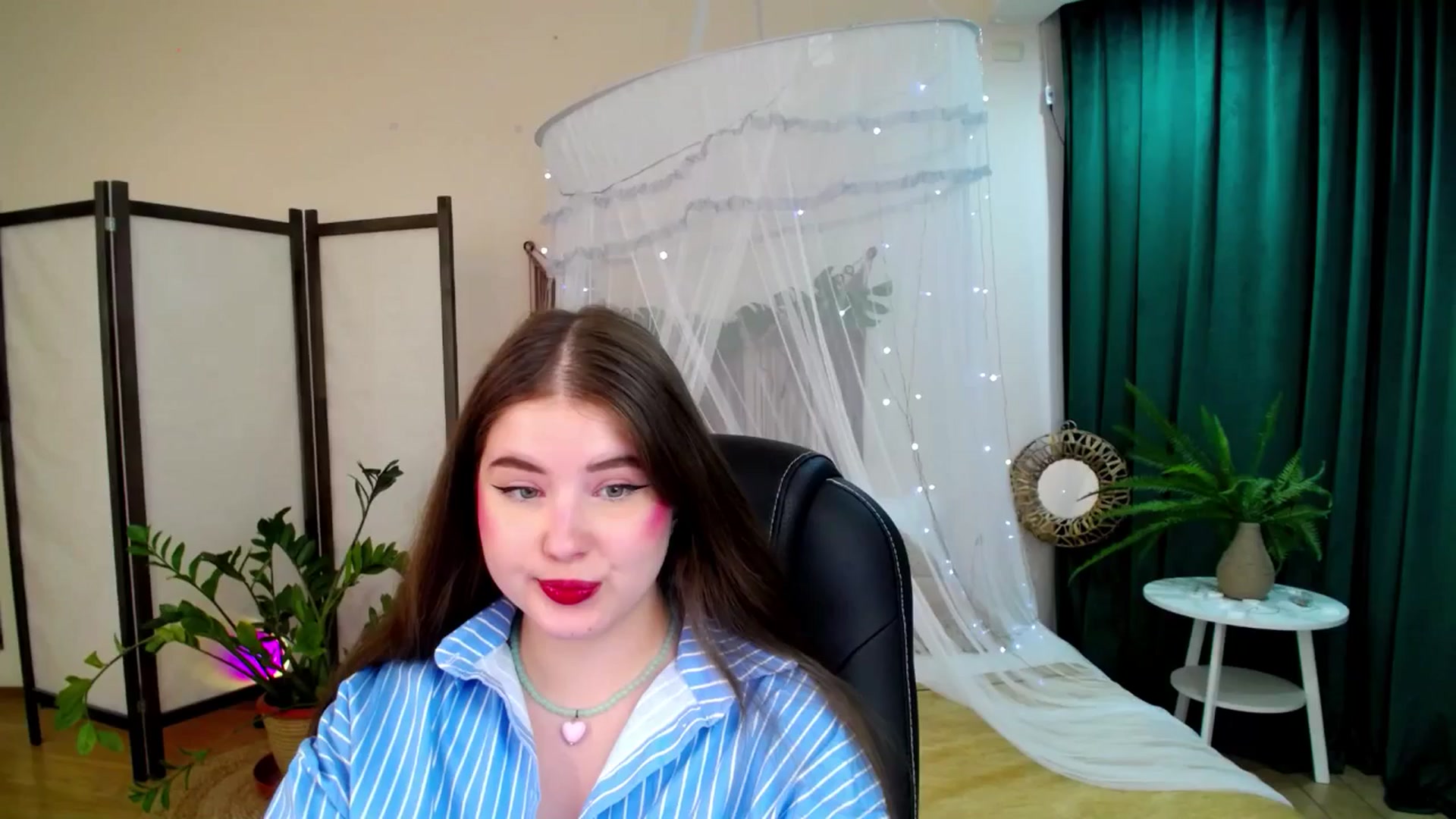 Gallery image thumbnail from AdmireMyEyes's myfreecams stream on, 06/07/2025, 08:41 image 1 of 20