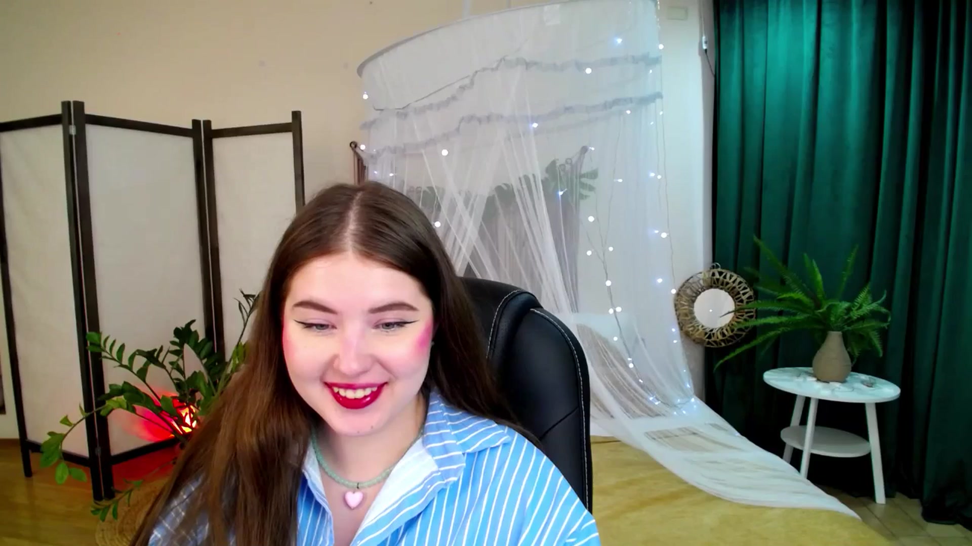 Gallery image thumbnail from AdmireMyEyes's myfreecams stream on, 06/07/2025, 08:41 image 12 of 20