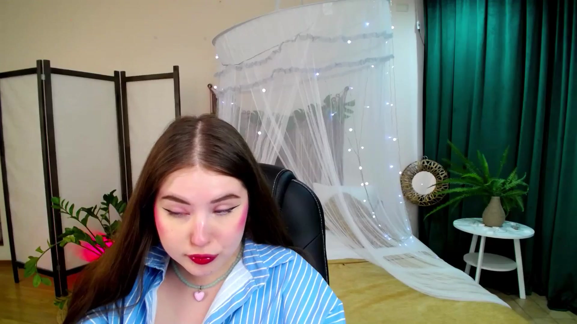 Gallery image thumbnail from AdmireMyEyes's myfreecams stream on, 06/07/2025, 08:41 image 16 of 20