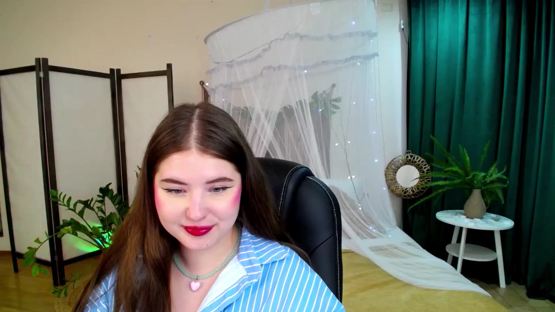 Gallery image thumbnail from AdmireMyEyes's myfreecams stream on, 06/07/2025, 08:41 image 15 of 20