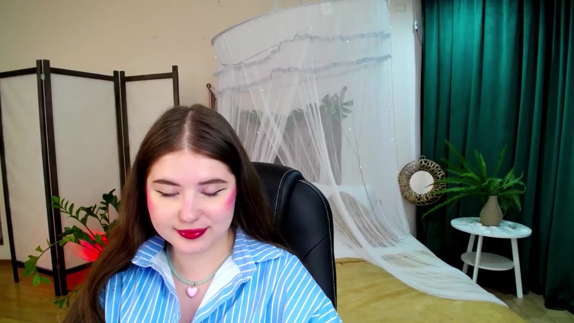 Gallery image thumbnail from AdmireMyEyes's myfreecams stream on, 06/07/2025, 08:41 image 10 of 20