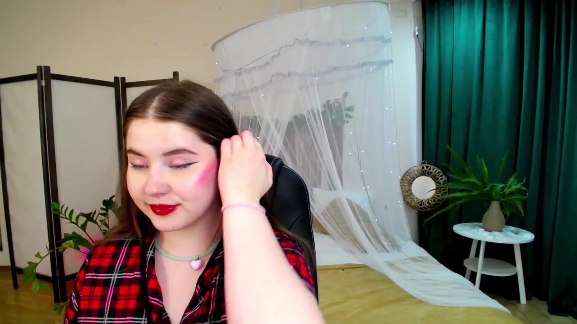 Gallery image thumbnail from AdmireMyEyes's myfreecams stream on, 06/07/2025, 09:35 image 10 of 20