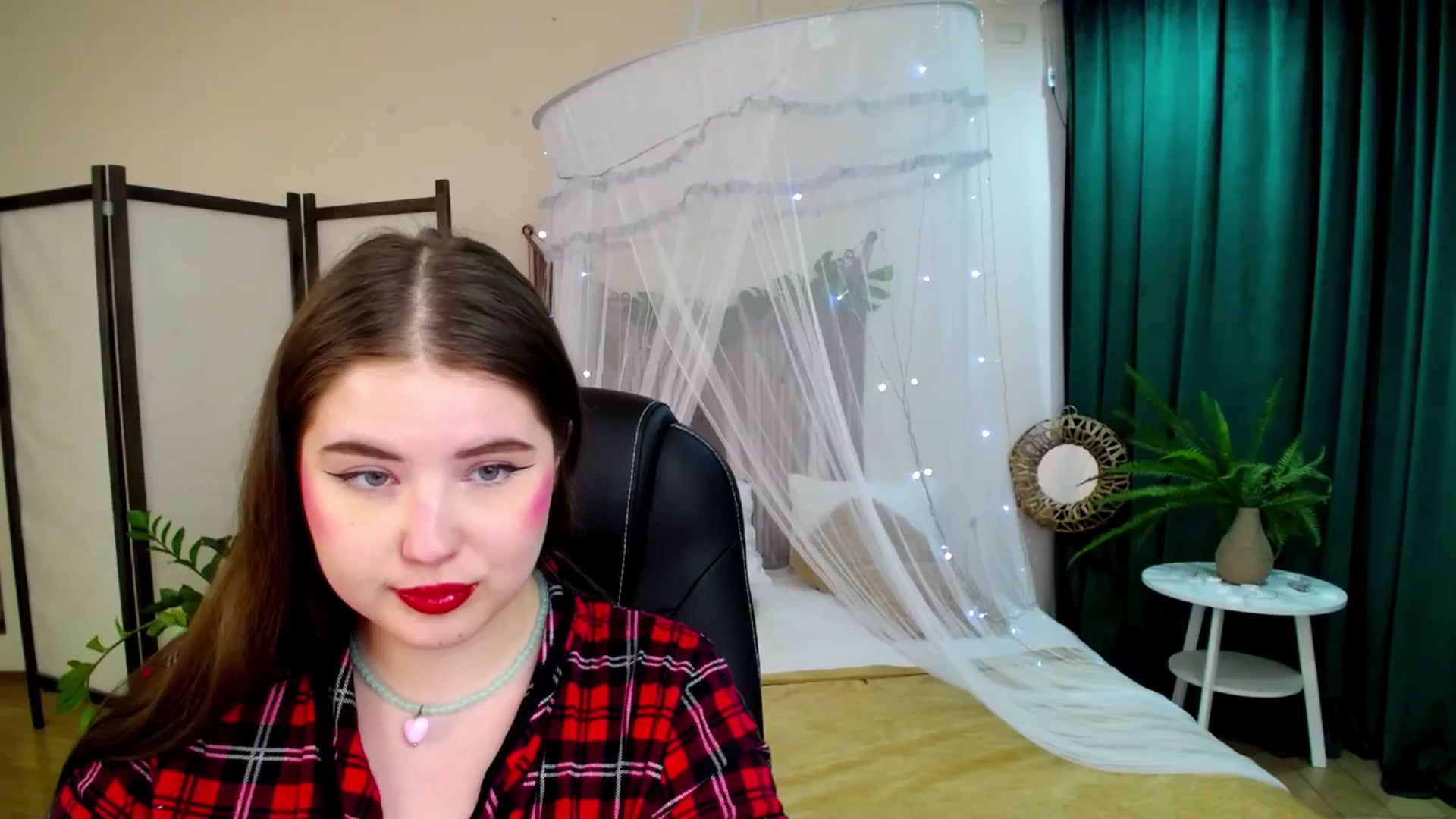 Gallery image thumbnail from AdmireMyEyes's myfreecams stream on, 06/07/2025, 09:35 image 17 of 20