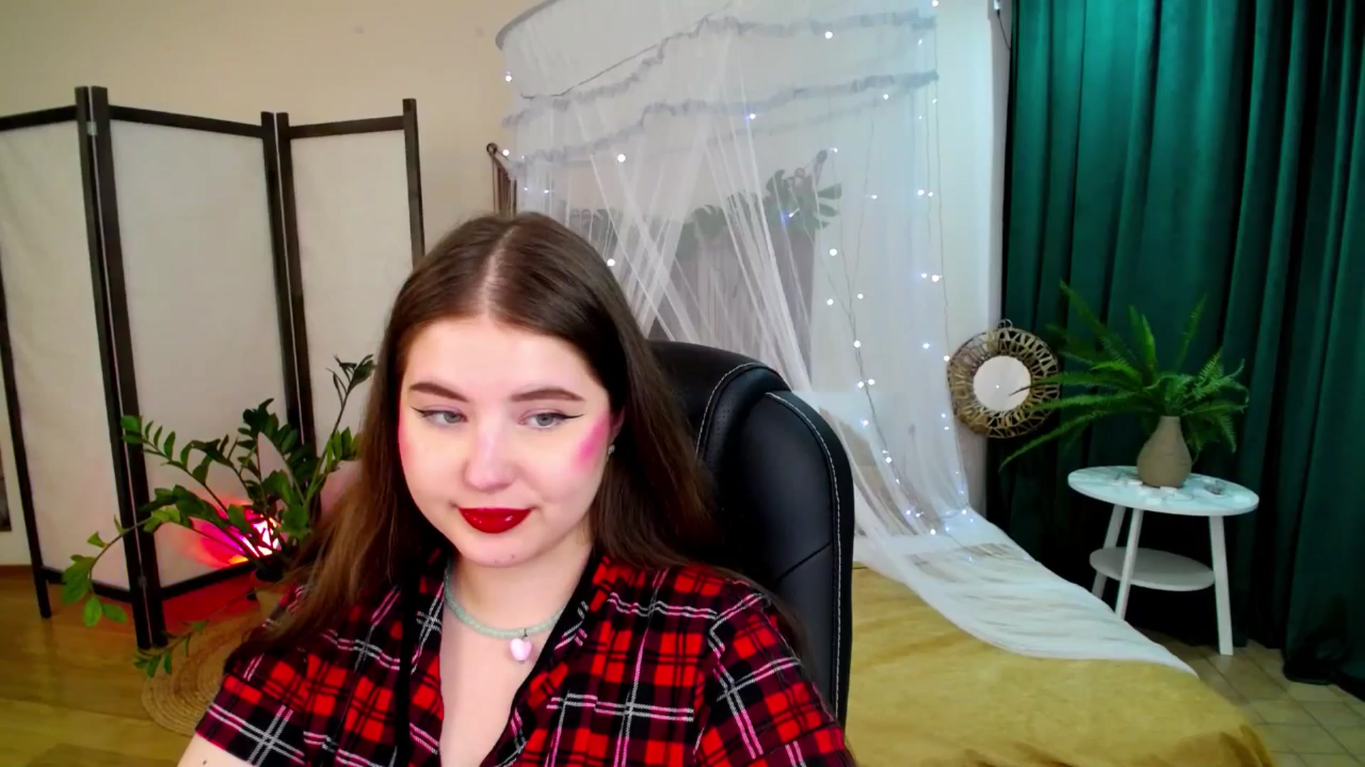 Gallery image thumbnail from AdmireMyEyes's myfreecams stream on, 06/07/2025, 09:35 image 2 of 20