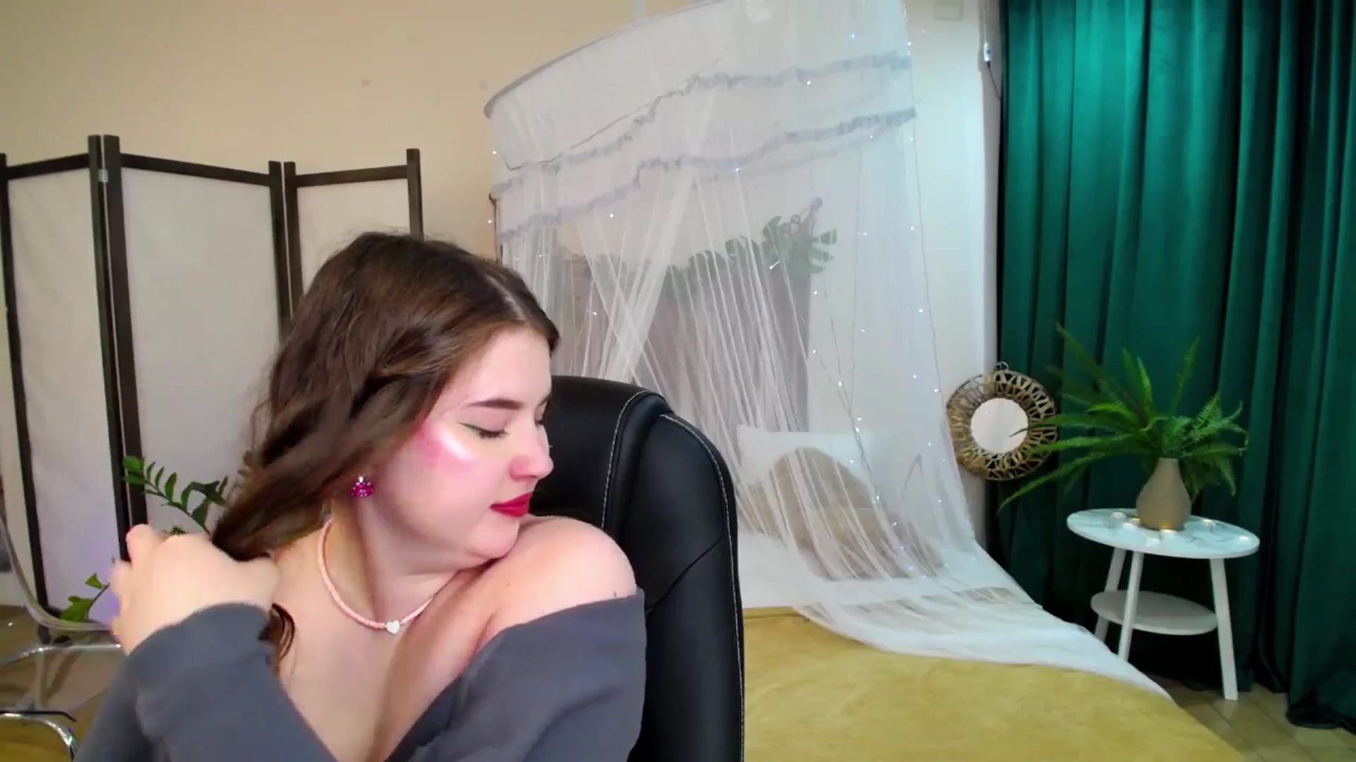 Gallery image thumbnail from AdmireMyEyes's myfreecams stream on, 06/08/2025, 07:47 image 10 of 20