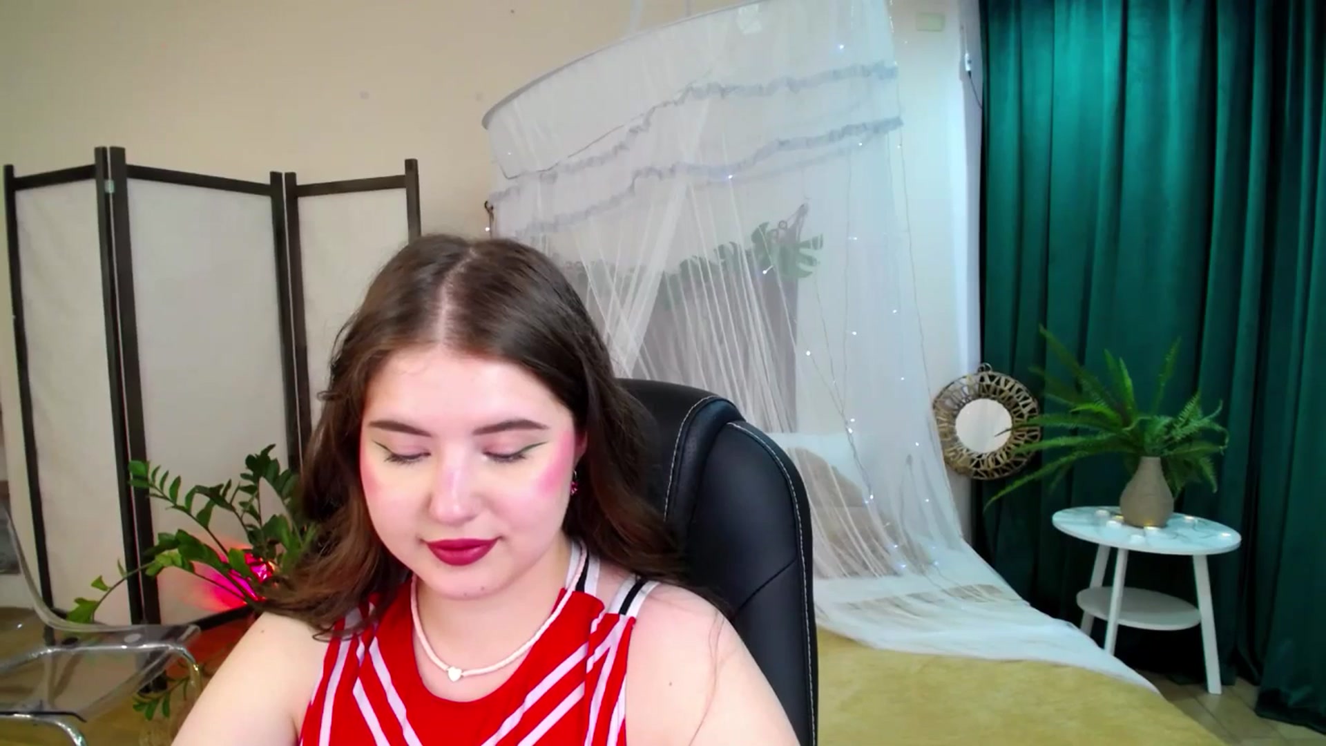 Gallery image thumbnail from AdmireMyEyes's myfreecams stream on, 06/08/2025, 09:17 image 3 of 20