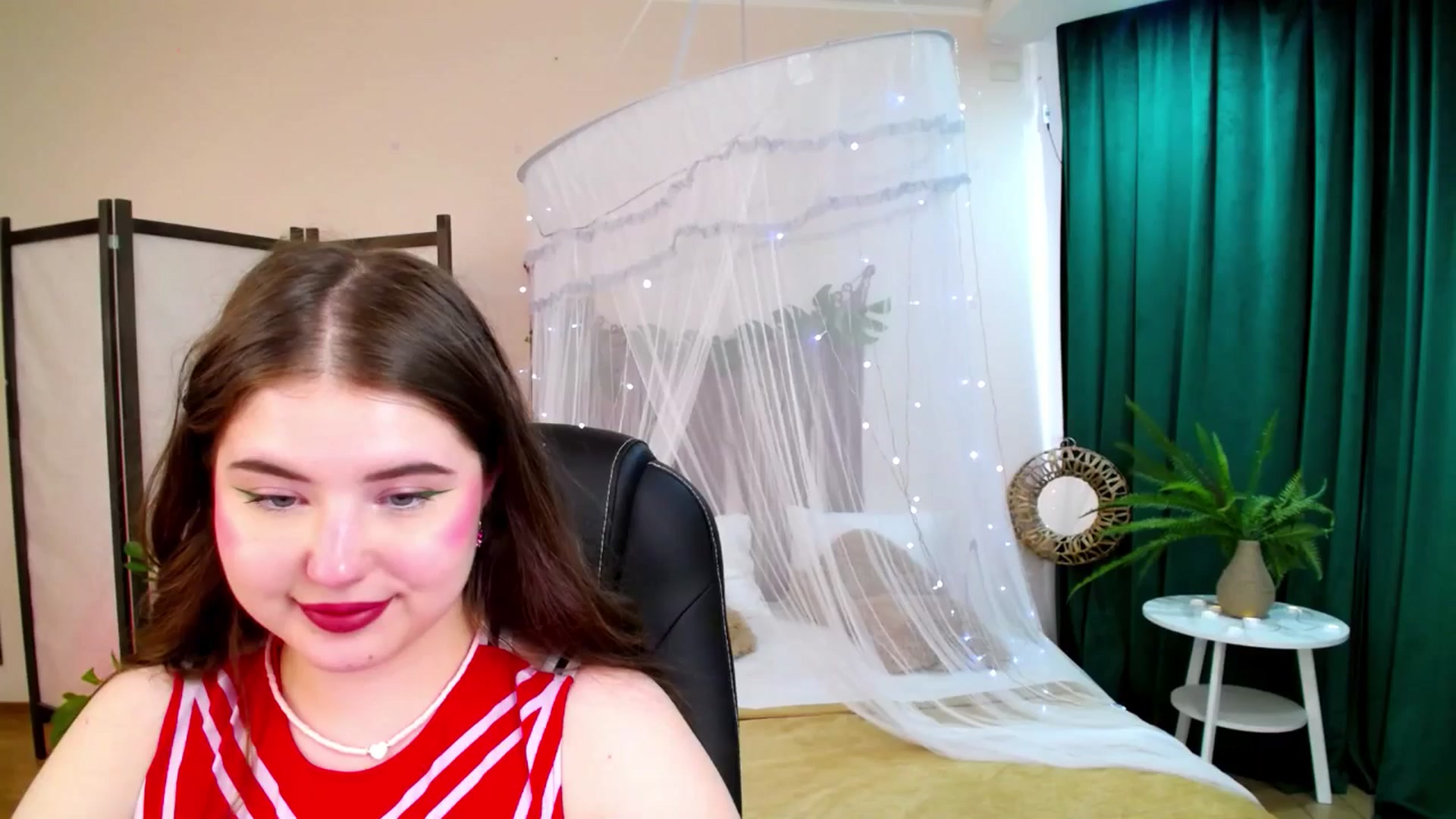 Gallery image thumbnail from AdmireMyEyes's myfreecams stream on, 06/08/2025, 11:25 image 1 of 20