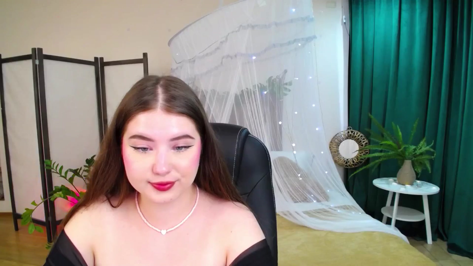 Gallery image thumbnail from AdmireMyEyes's myfreecams stream on, 06/10/2025, 07:13 image 17 of 20