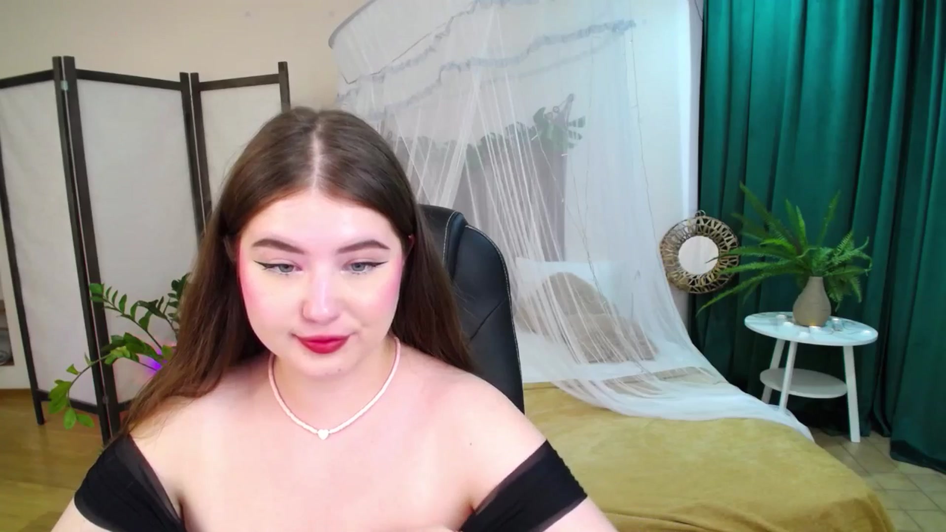 Gallery image thumbnail from AdmireMyEyes's myfreecams stream on, 06/10/2025, 07:13 image 3 of 20