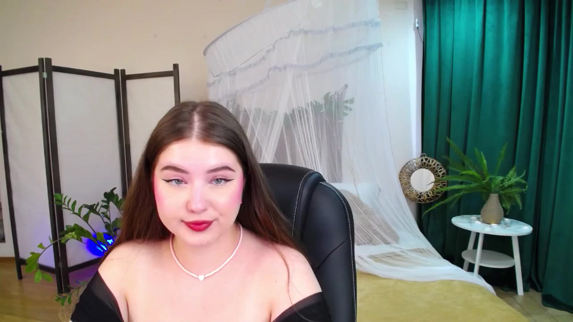 Gallery image thumbnail from AdmireMyEyes's myfreecams stream on, 06/10/2025, 07:13 image 19 of 20