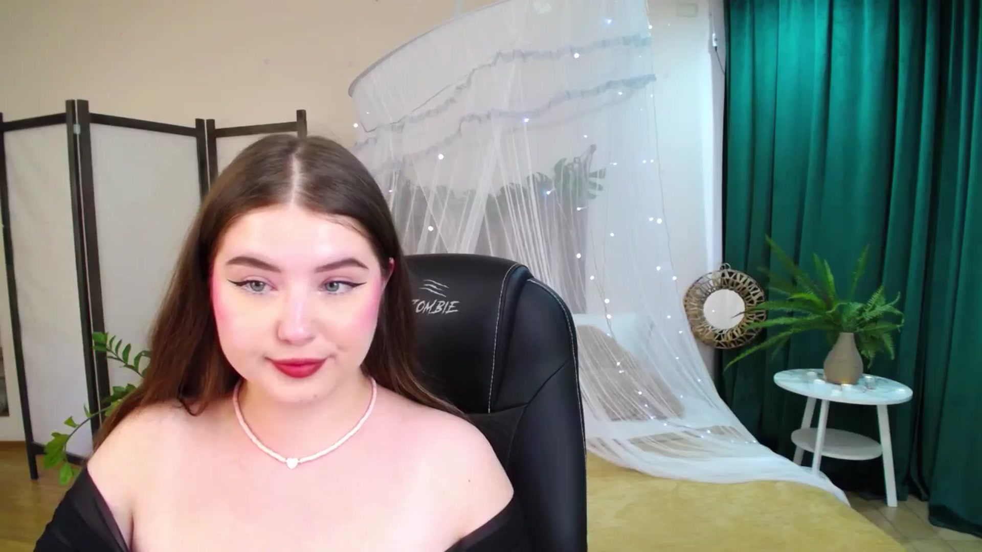 Gallery image thumbnail from AdmireMyEyes's myfreecams stream on, 06/10/2025, 07:13 image 16 of 20