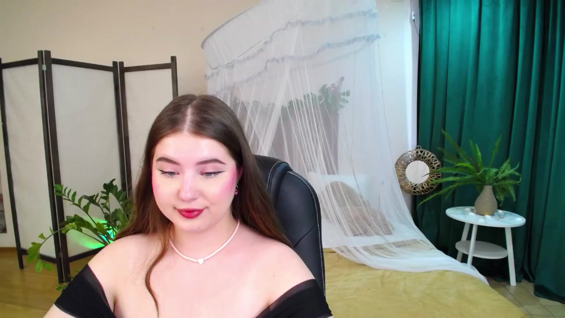 Gallery image thumbnail from AdmireMyEyes's myfreecams stream on, 06/10/2025, 07:47 image 12 of 20