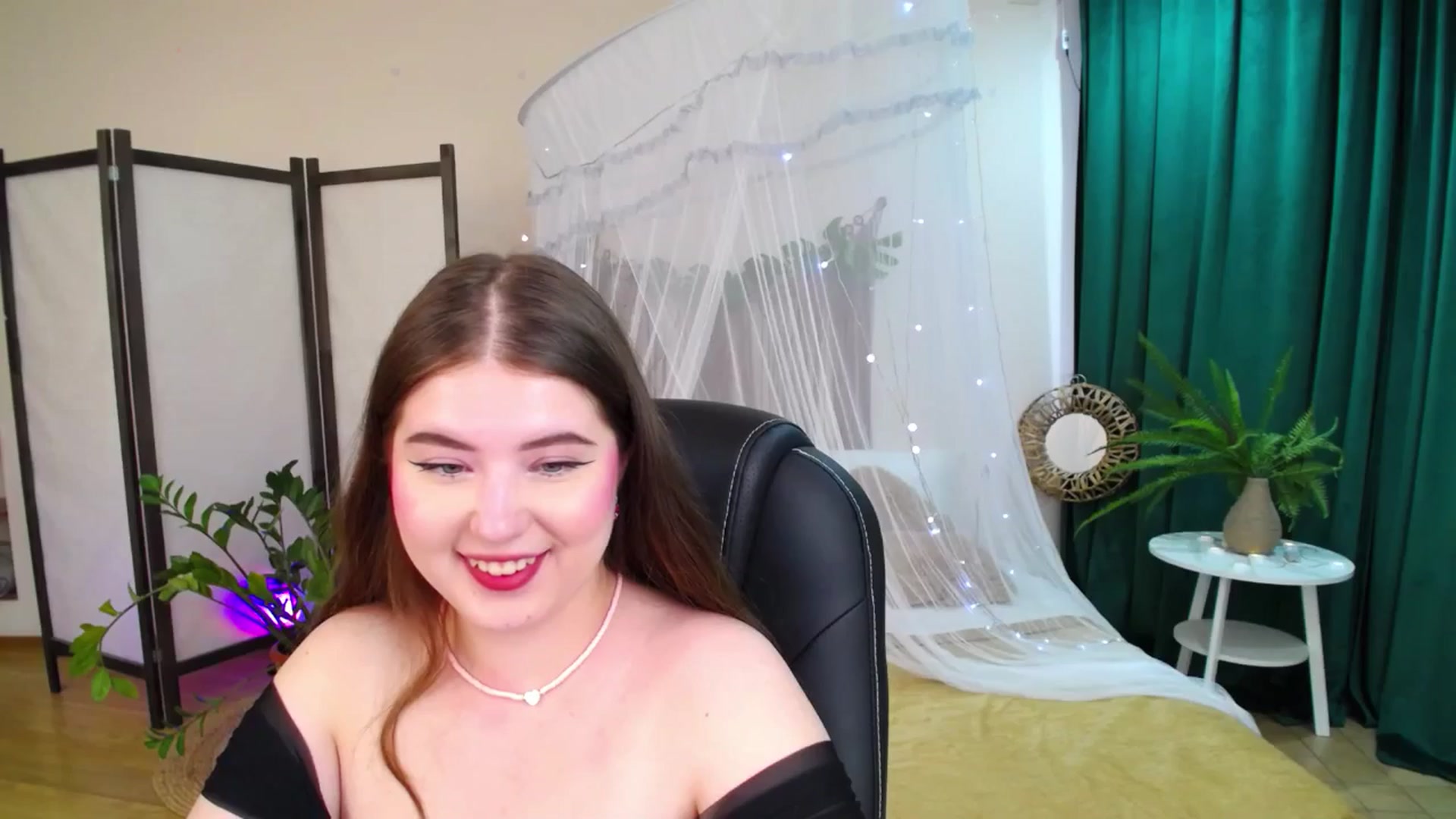 Gallery image thumbnail from AdmireMyEyes's myfreecams stream on, 06/10/2025, 07:47 image 13 of 20
