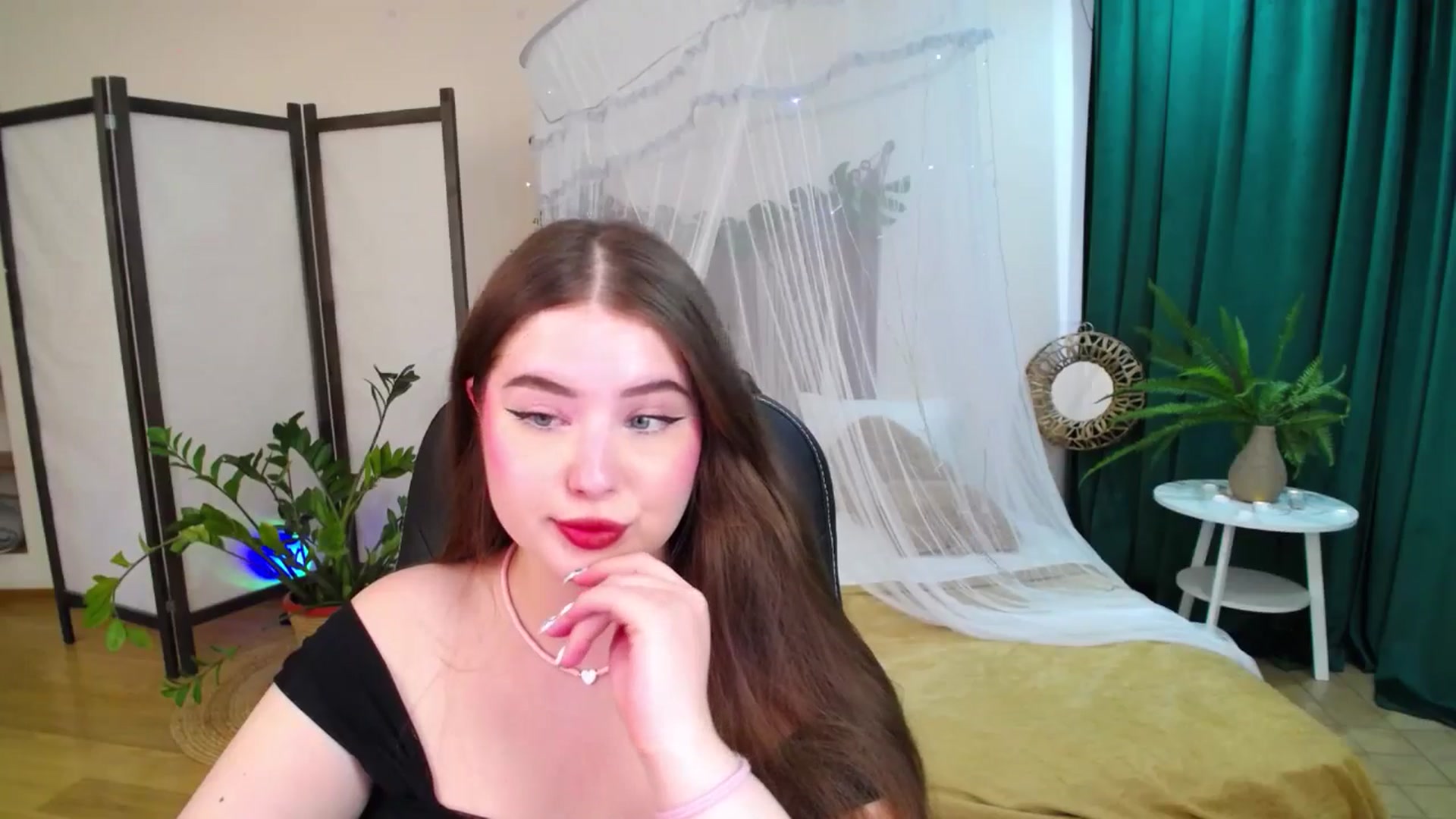 Gallery image thumbnail from AdmireMyEyes's myfreecams stream on, 06/10/2025, 09:12 image 5 of 20