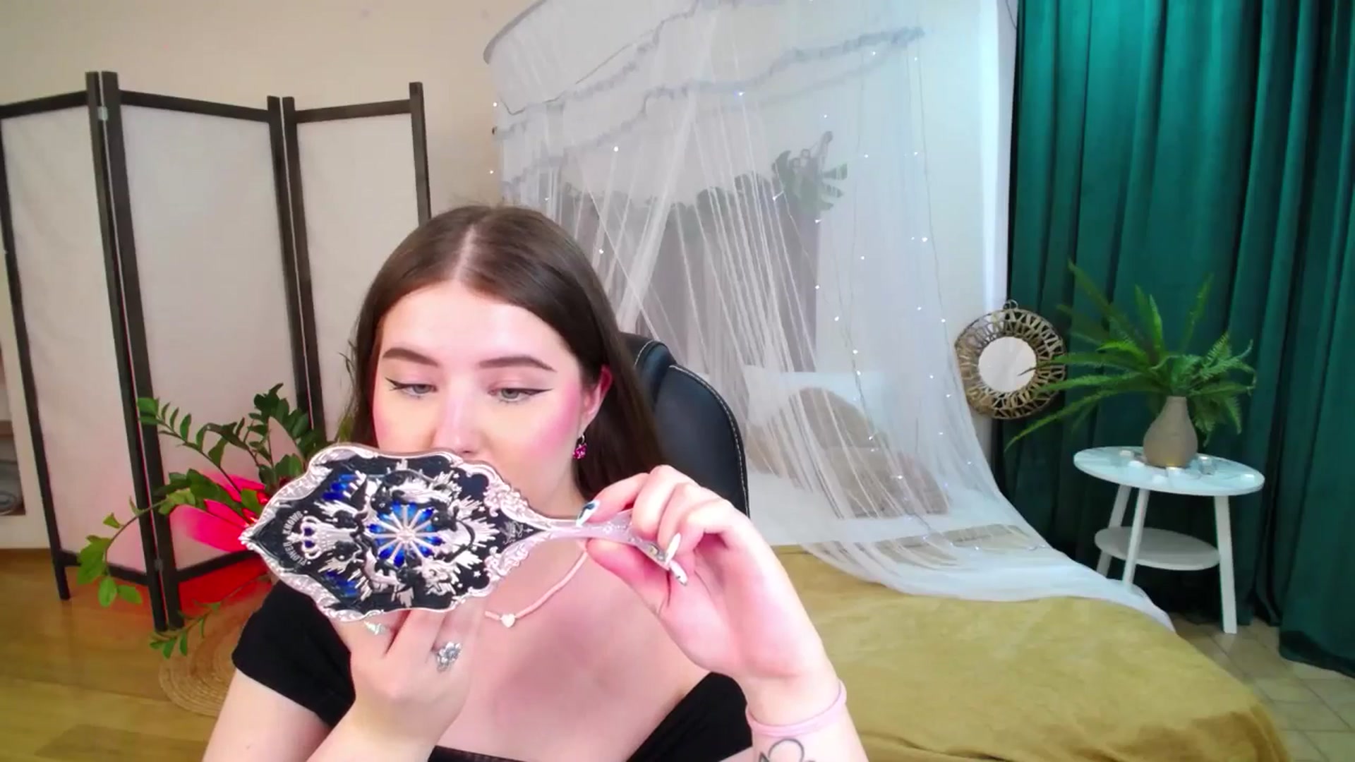 Gallery image thumbnail from AdmireMyEyes's myfreecams stream on, 06/10/2025, 09:12 image 2 of 20