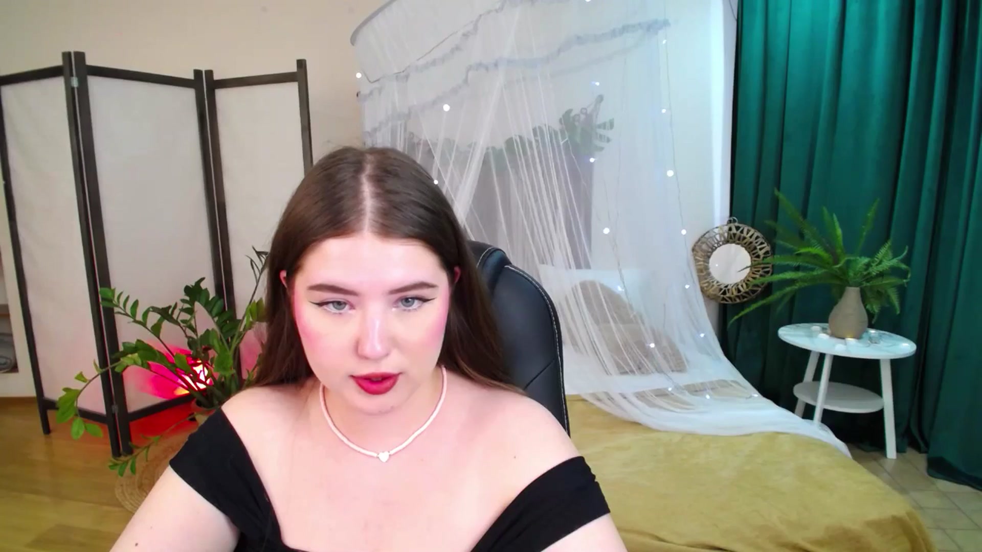 Gallery image thumbnail from AdmireMyEyes's myfreecams stream on, 06/10/2025, 09:12 image 3 of 20