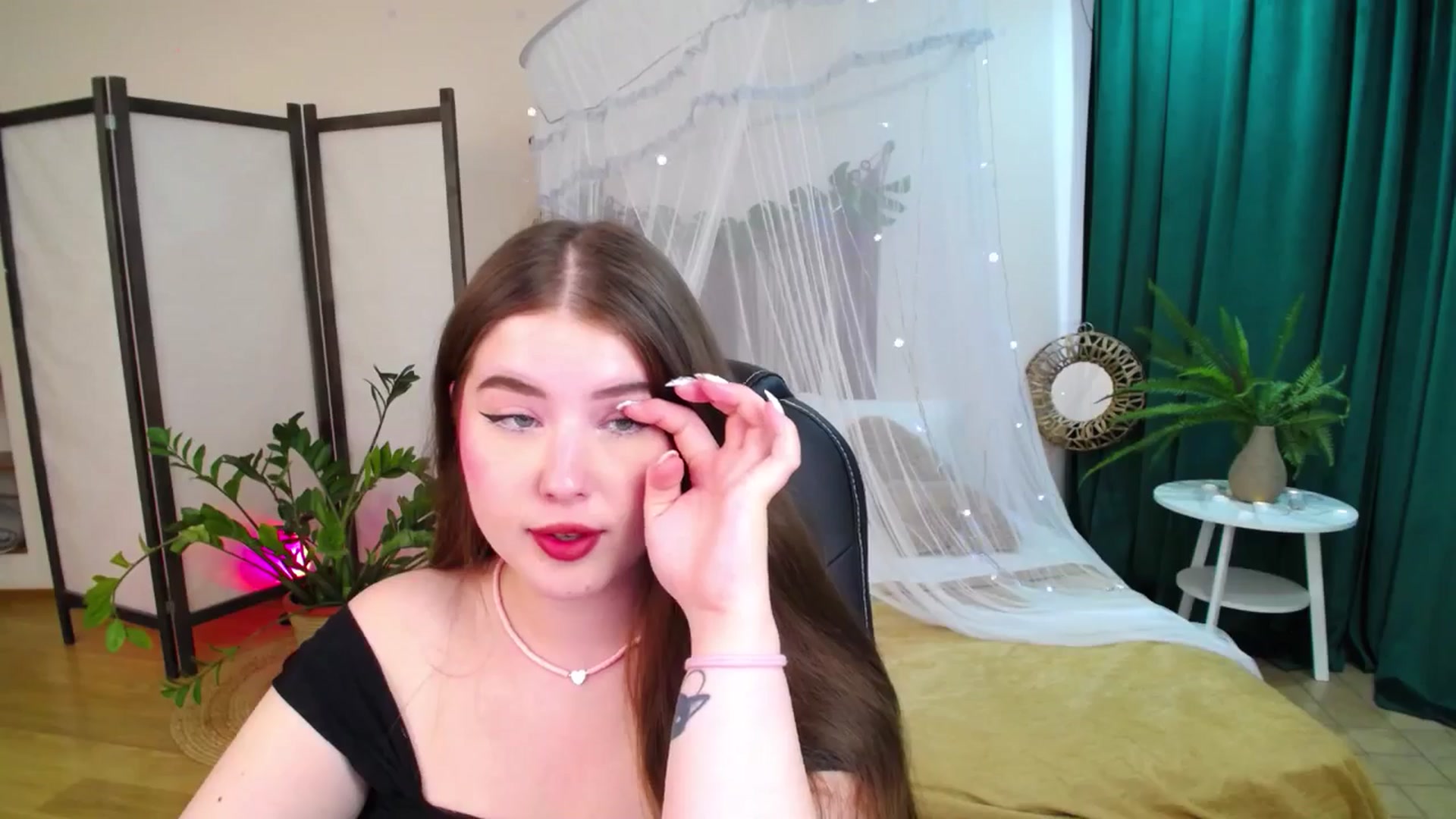 Gallery image thumbnail from AdmireMyEyes's myfreecams stream on, 06/10/2025, 09:12 image 6 of 20