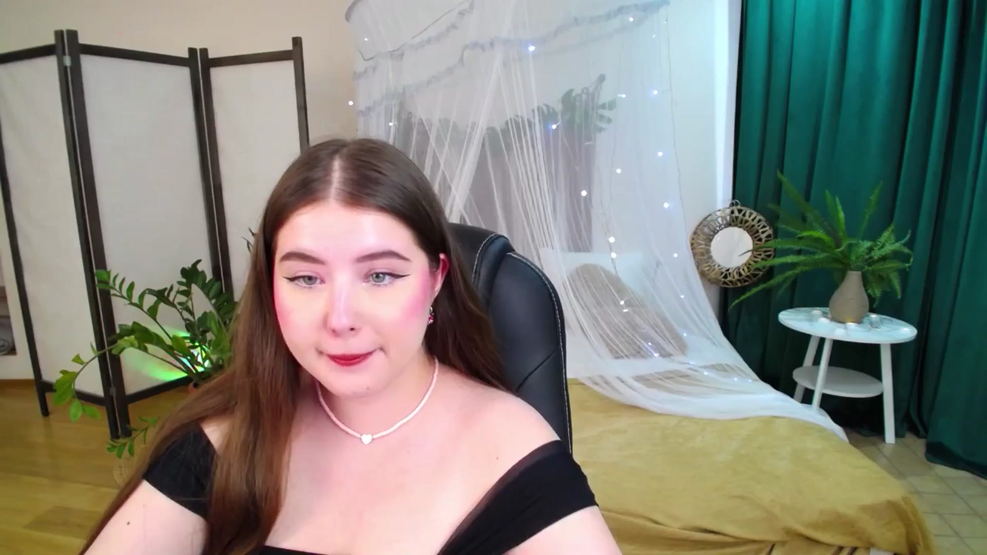 Gallery image thumbnail from AdmireMyEyes's myfreecams stream on, 06/10/2025, 09:47 image 2 of 20