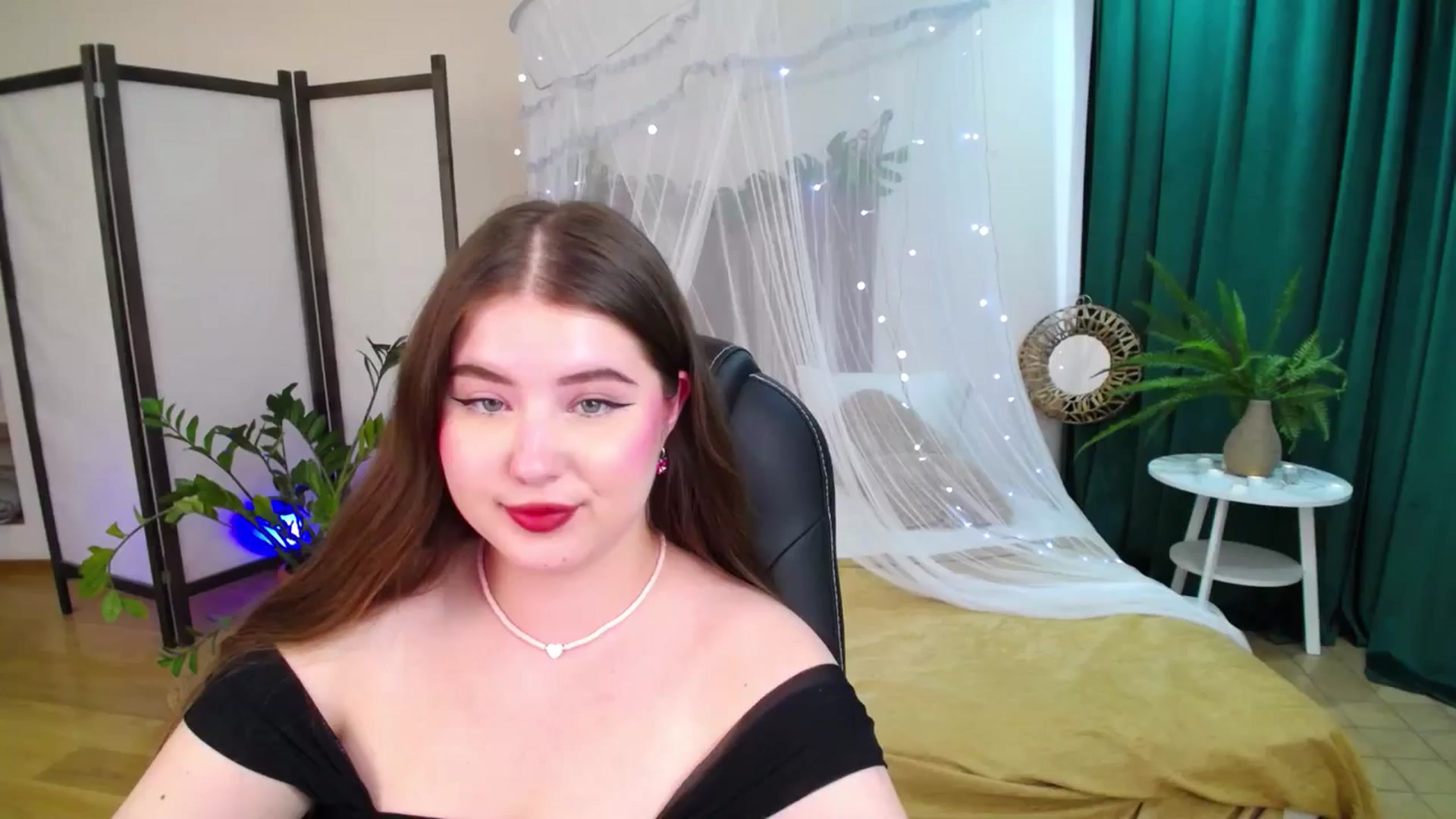 Gallery image thumbnail from AdmireMyEyes's myfreecams stream on, 06/10/2025, 09:47 image 1 of 20