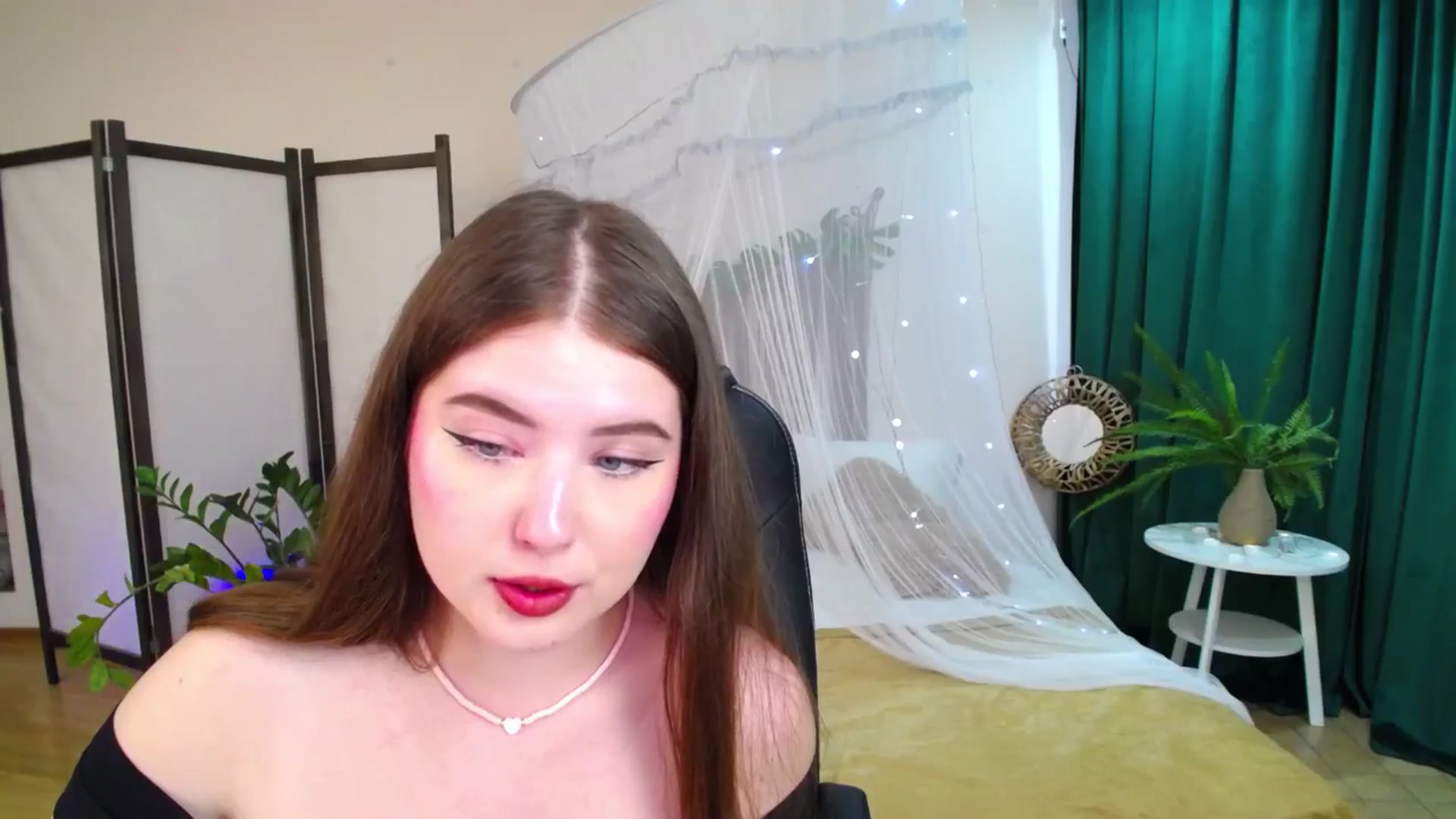 Gallery image thumbnail from AdmireMyEyes's myfreecams stream on, 06/10/2025, 09:47 image 9 of 20