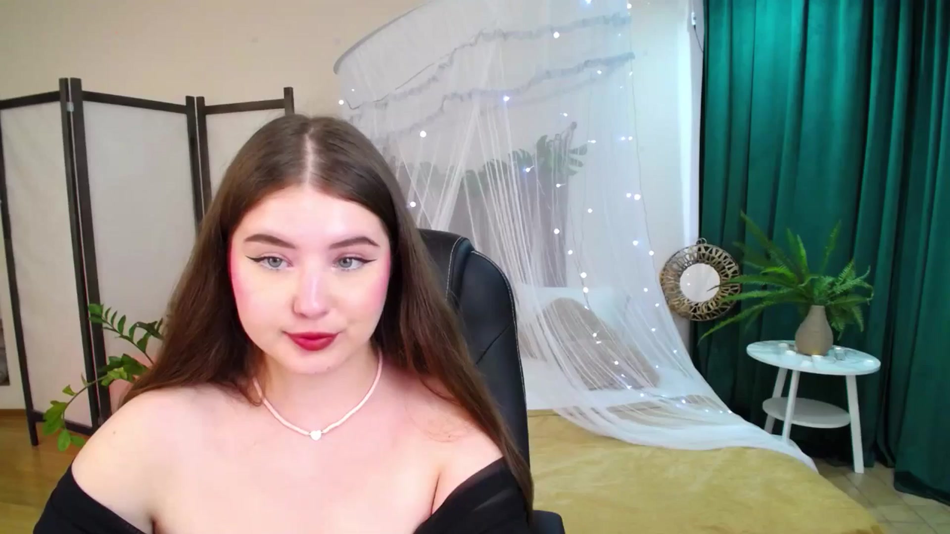 Gallery image thumbnail from AdmireMyEyes's myfreecams stream on, 06/10/2025, 09:47 image 7 of 20