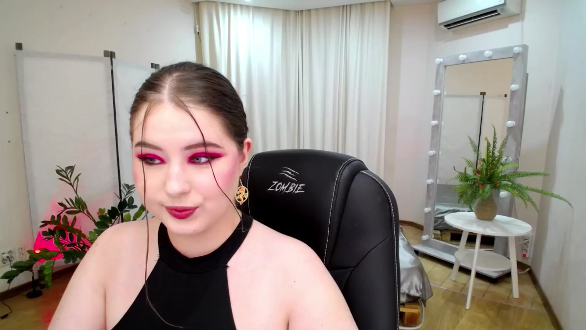 Gallery image thumbnail from AdmireMyEyes's myfreecams stream on, 06/11/2025, 19:08 image 8 of 20