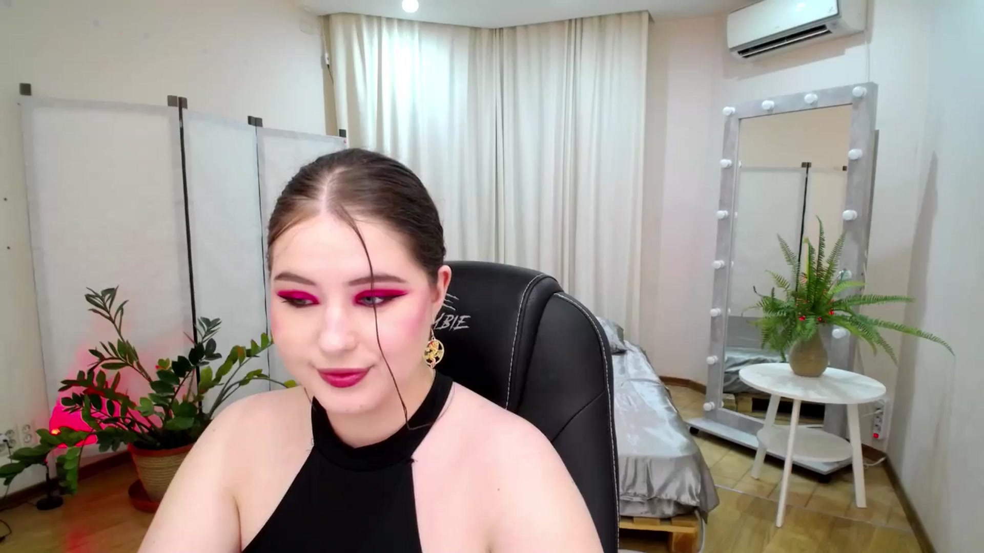 Gallery image thumbnail from AdmireMyEyes's myfreecams stream on, 06/11/2025, 19:08 image 20 of 20