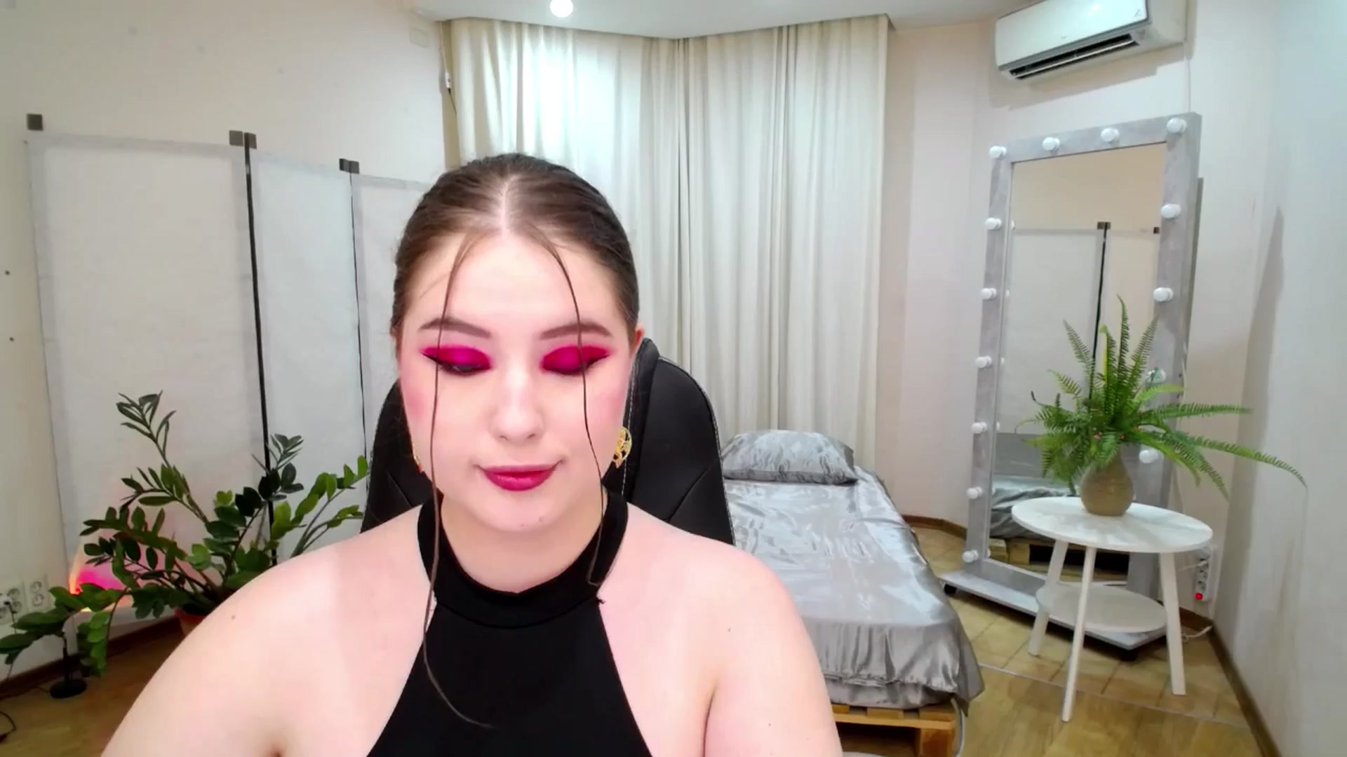 Gallery image thumbnail from AdmireMyEyes's myfreecams stream on, 06/11/2025, 19:08 image 17 of 20