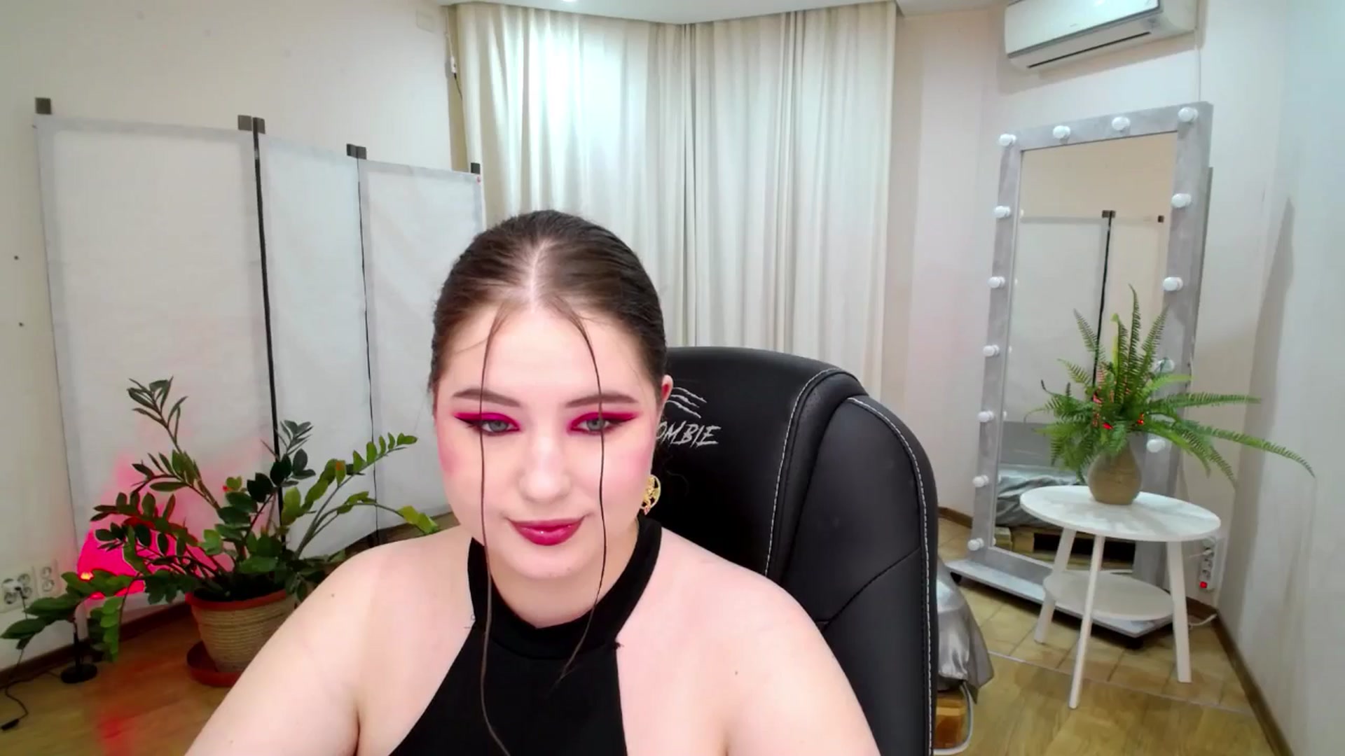 Gallery image thumbnail from AdmireMyEyes's myfreecams stream on, 06/11/2025, 19:08 image 7 of 20