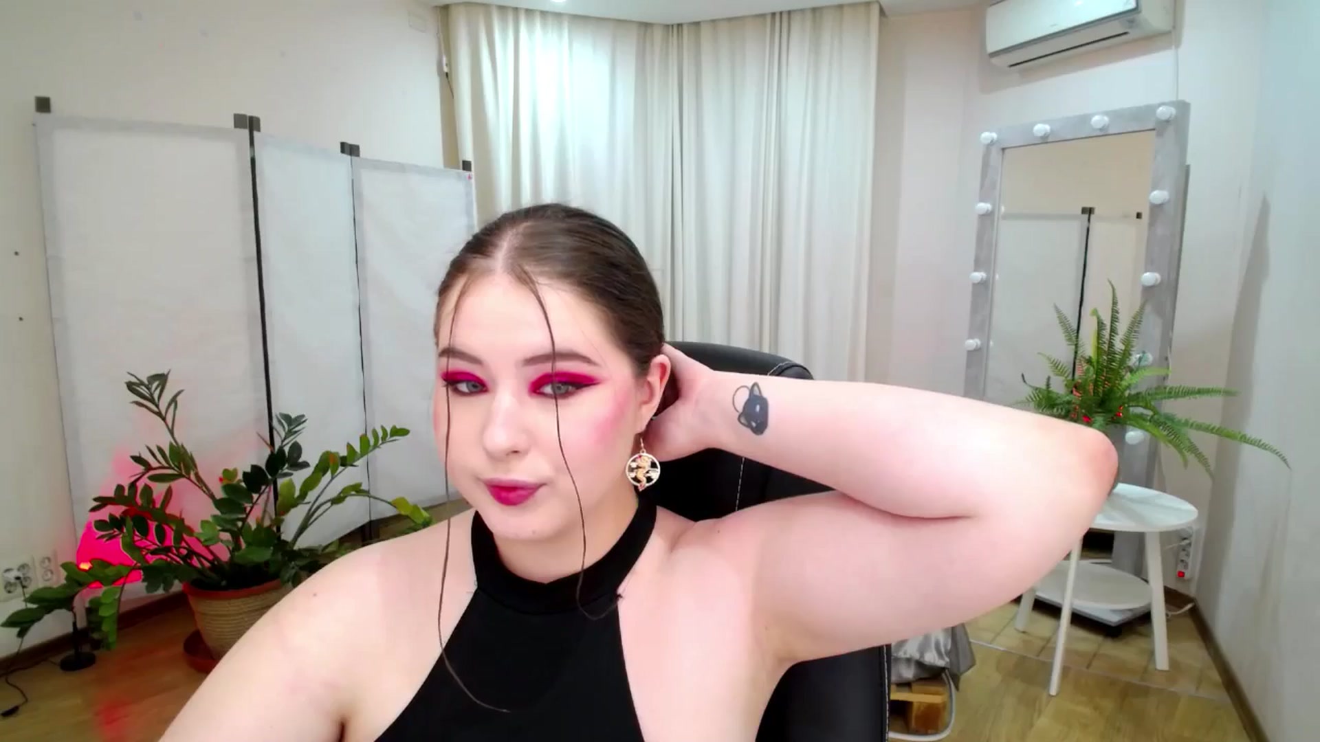 Gallery image thumbnail from AdmireMyEyes's myfreecams stream on, 06/11/2025, 19:08 image 2 of 20
