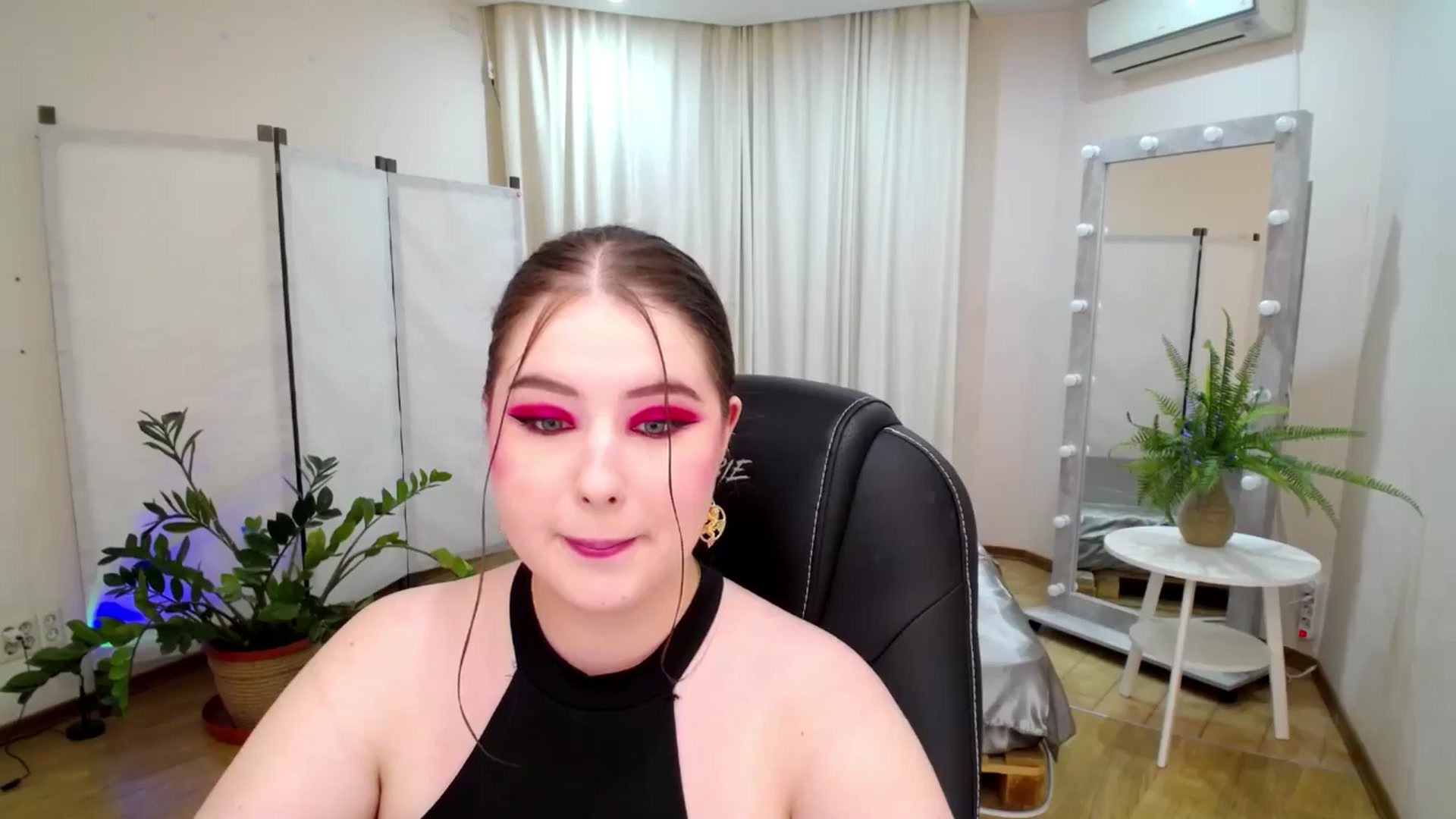 Gallery image thumbnail from AdmireMyEyes's myfreecams stream on, 06/11/2025, 19:08 image 5 of 20
