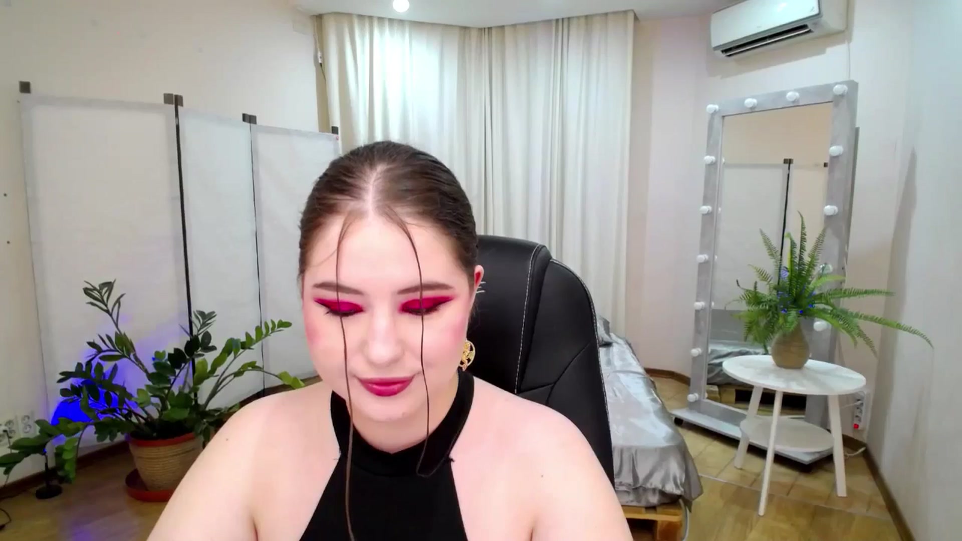 Gallery image thumbnail from AdmireMyEyes's myfreecams stream on, 06/11/2025, 19:08 image 19 of 20