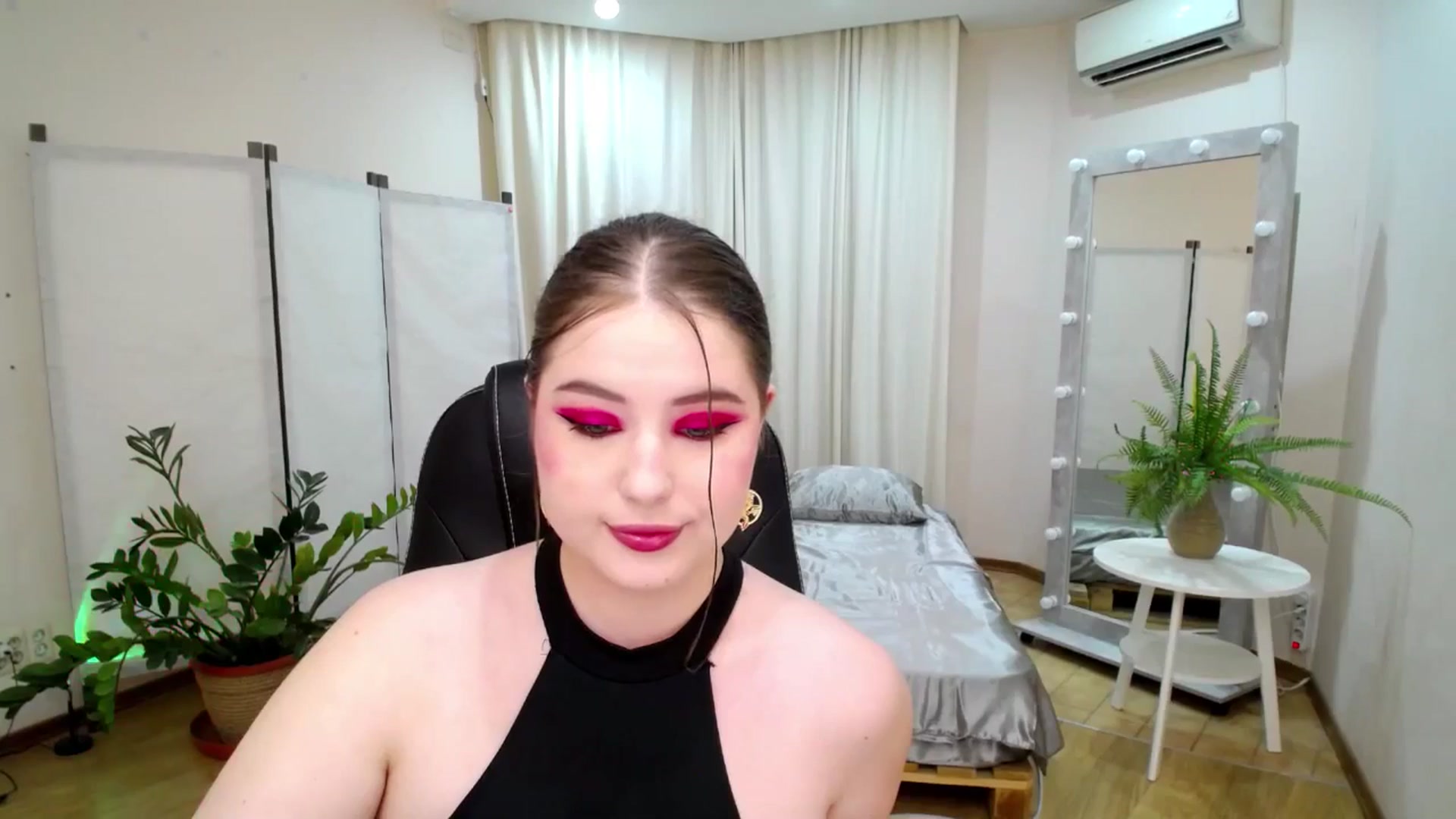 Gallery image thumbnail from AdmireMyEyes's myfreecams stream on, 06/11/2025, 19:08 image 18 of 20