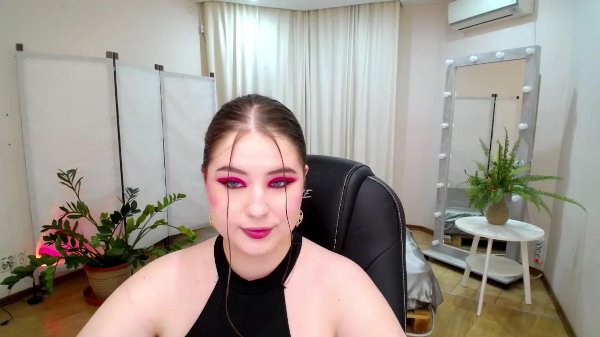 Gallery image thumbnail from AdmireMyEyes's myfreecams stream on, 06/11/2025, 19:08 image 4 of 20