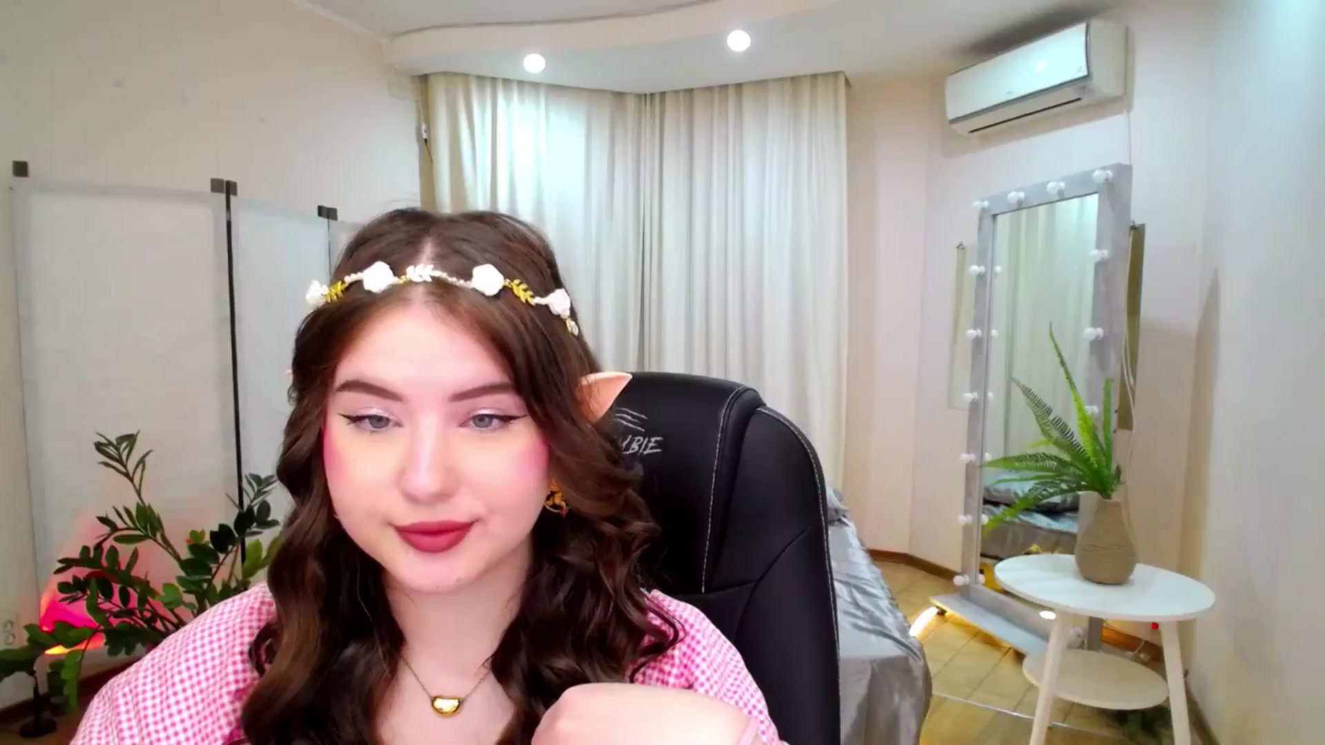 Gallery image thumbnail from AdmireMyEyes's myfreecams stream on, 06/12/2025, 19:42 image 16 of 20