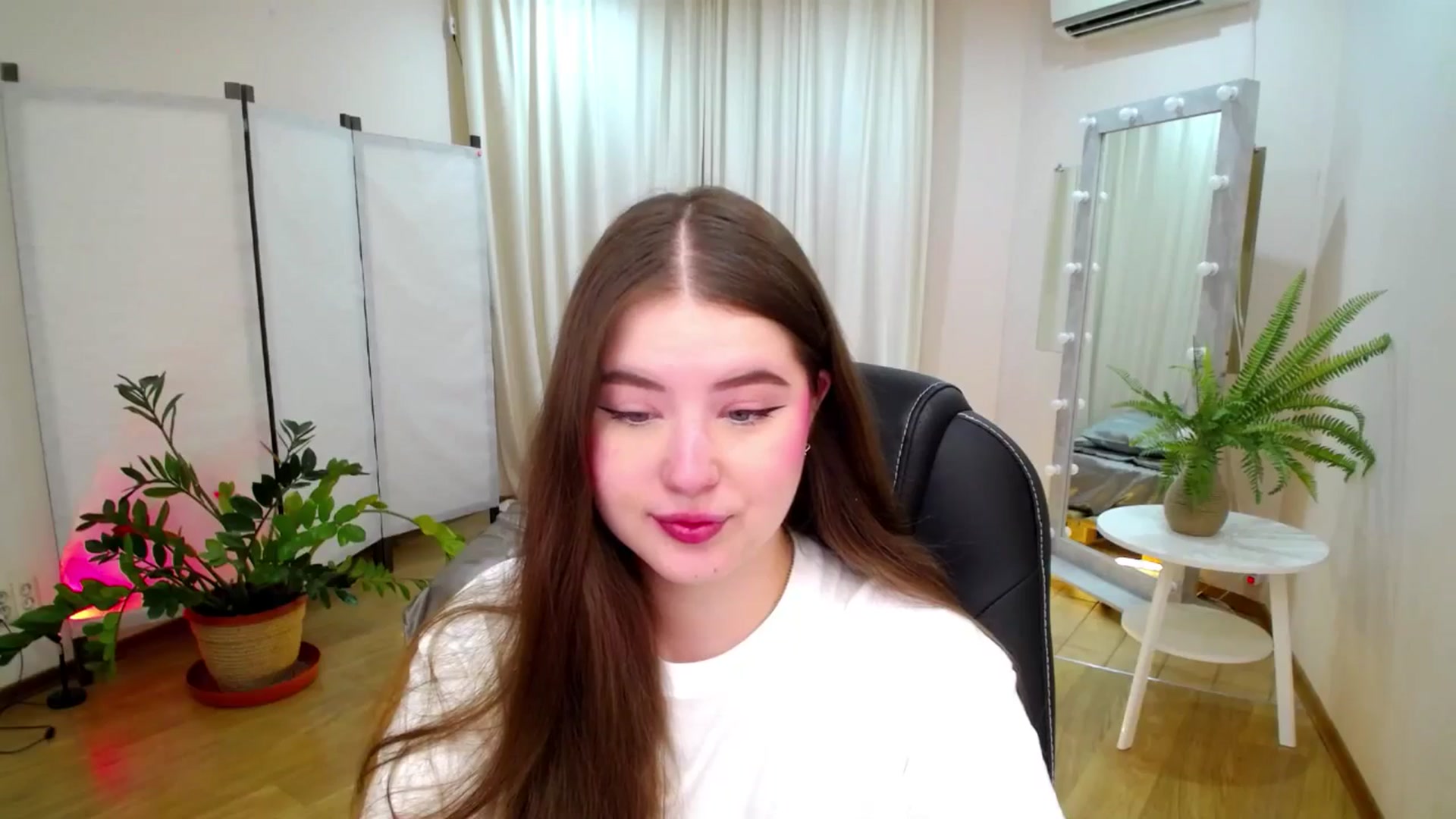 Gallery image thumbnail from AdmireMyEyes's myfreecams stream on, 06/14/2025, 18:31 image 13 of 20