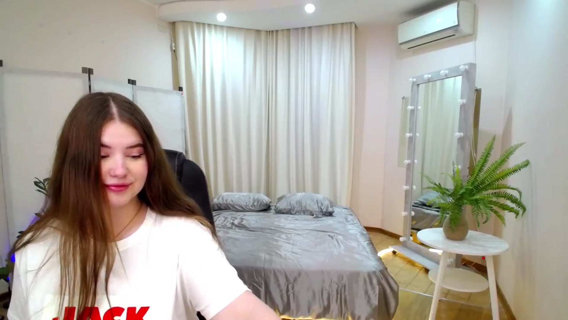 Gallery image thumbnail from AdmireMyEyes's myfreecams stream on, 06/14/2025, 19:26 image 3 of 20