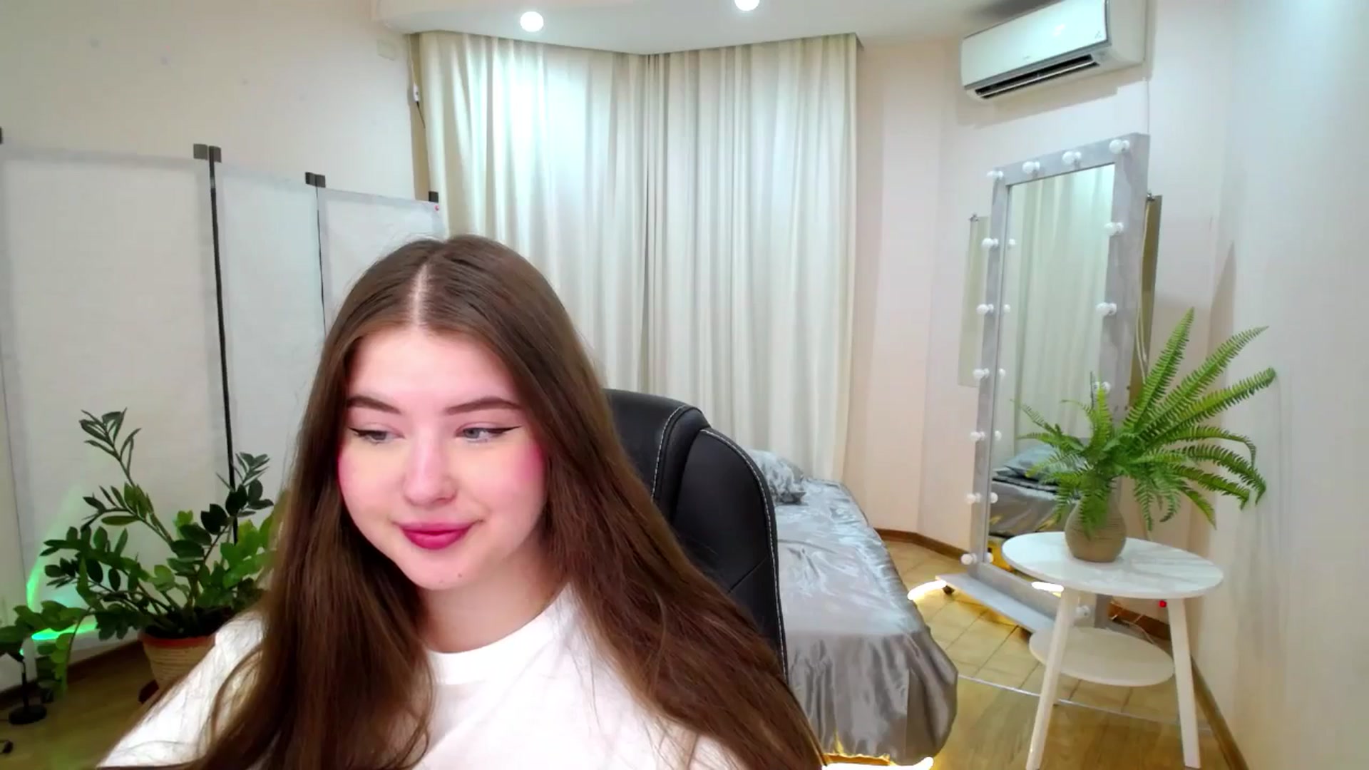Gallery image thumbnail from AdmireMyEyes's myfreecams stream on, 06/14/2025, 19:26 image 9 of 20