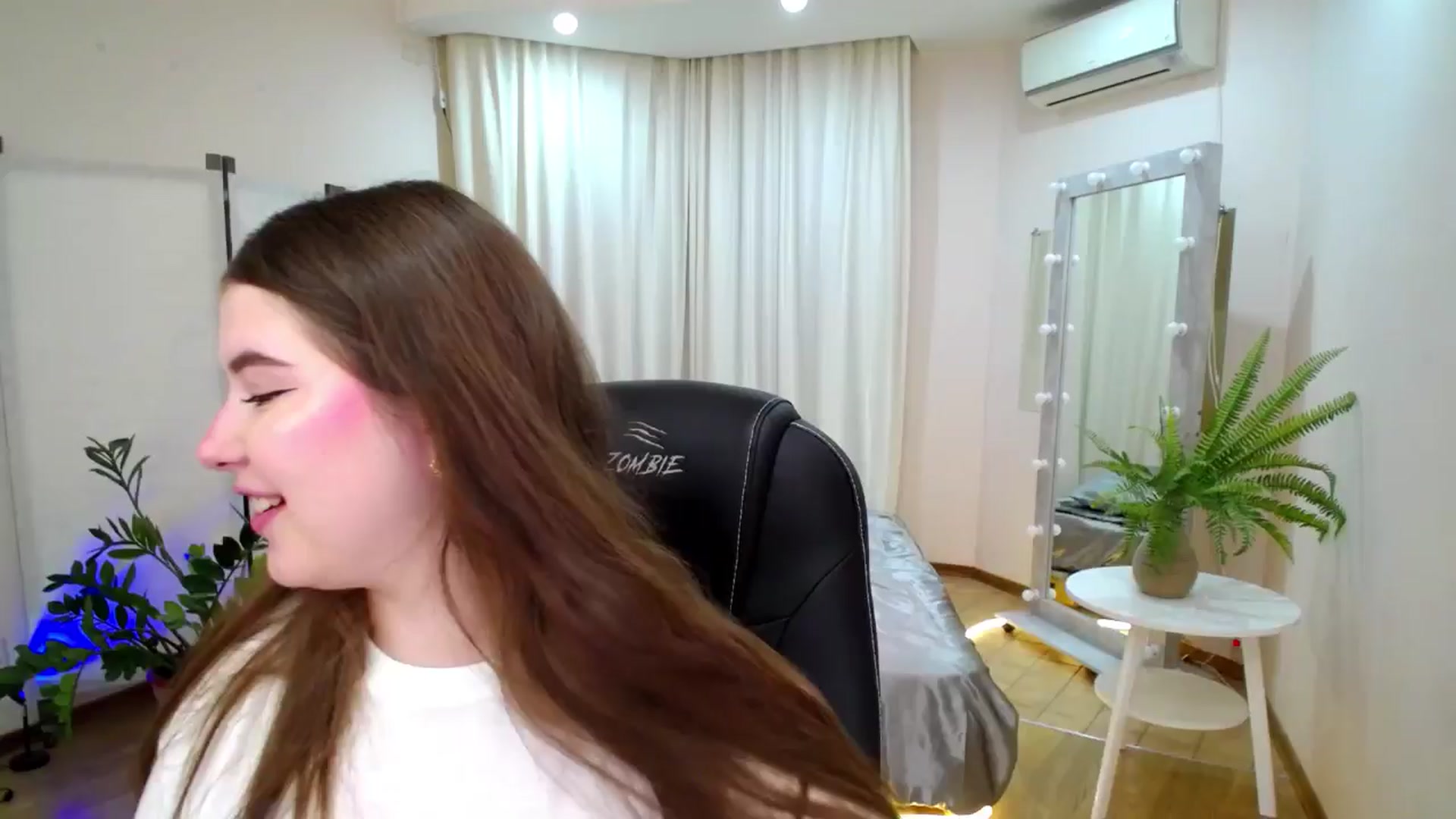 Gallery image thumbnail from AdmireMyEyes's myfreecams stream on, 06/14/2025, 19:26 image 6 of 20