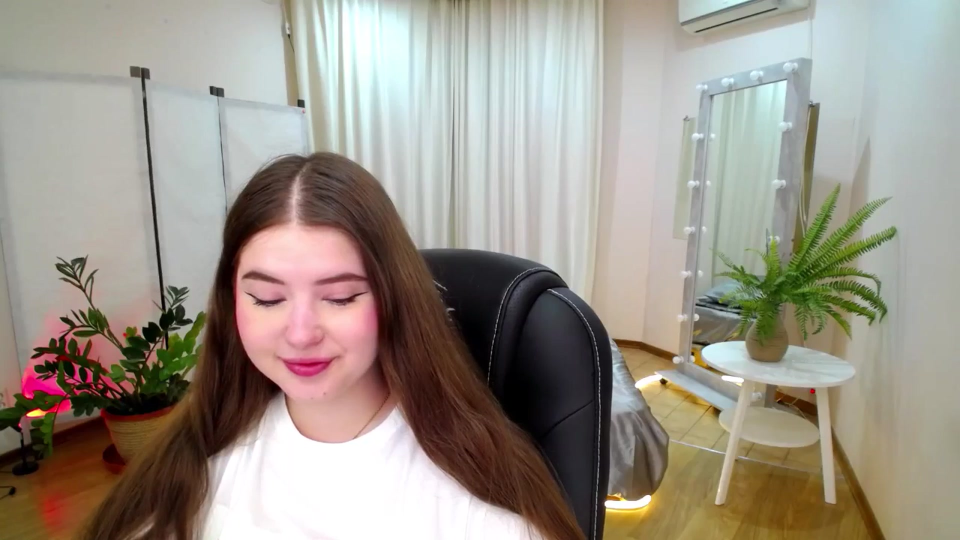 Gallery image thumbnail from AdmireMyEyes's myfreecams stream on, 06/14/2025, 19:26 image 20 of 20