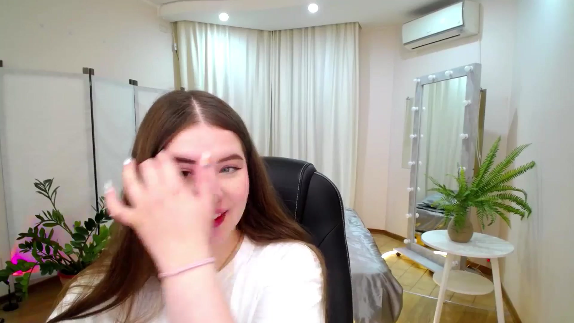 Gallery image thumbnail from AdmireMyEyes's myfreecams stream on, 06/14/2025, 19:26 image 4 of 20