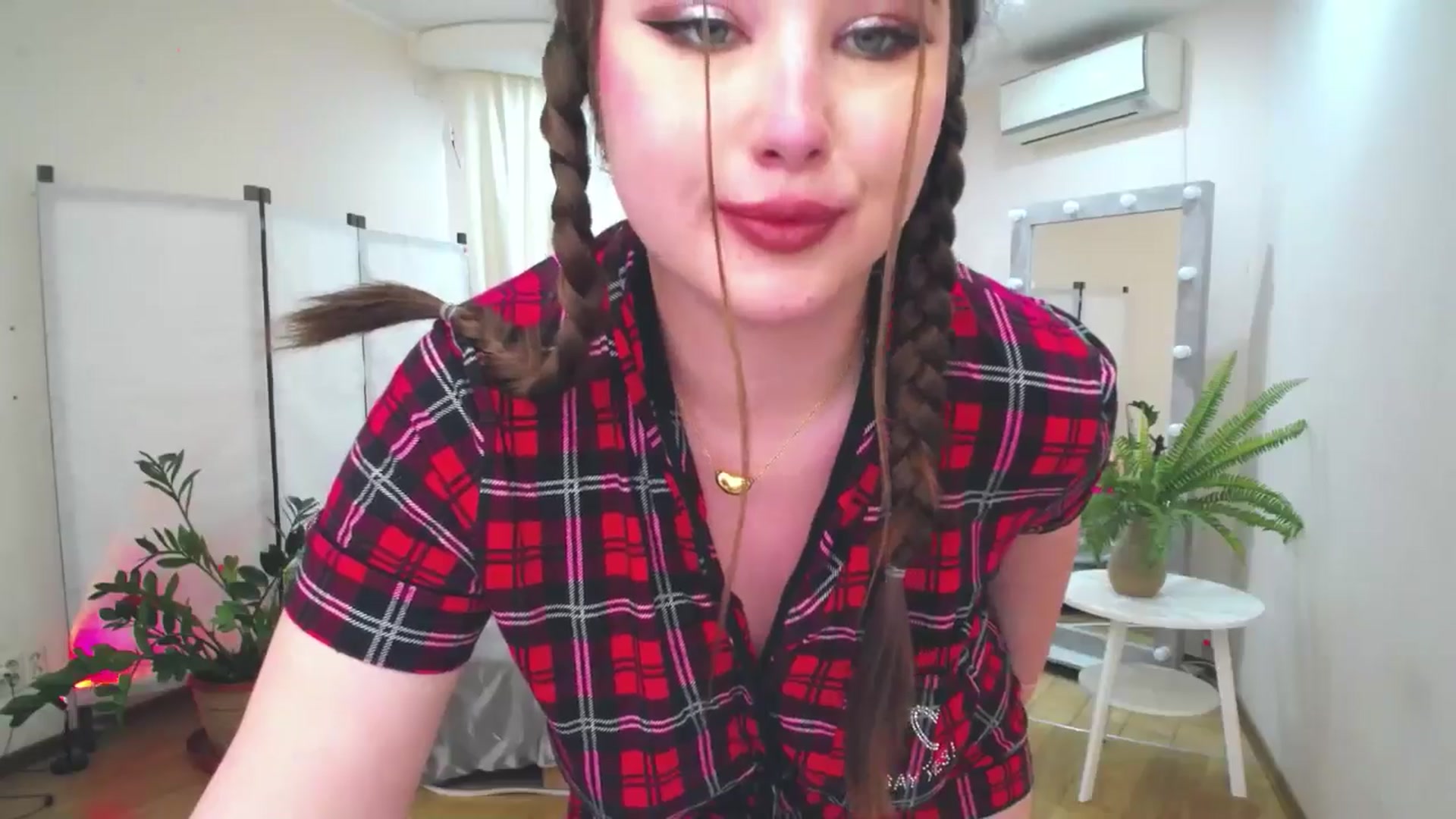 Gallery image thumbnail from AdmireMyEyes's myfreecams stream on, 06/17/2025, 08:29 image 6 of 20