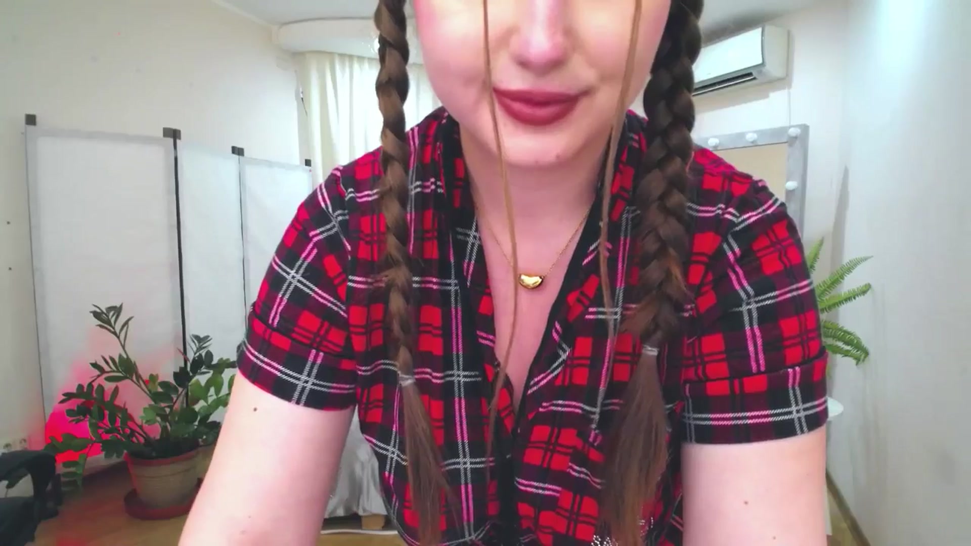 Gallery image thumbnail from AdmireMyEyes's myfreecams stream on, 06/17/2025, 08:29 image 17 of 20