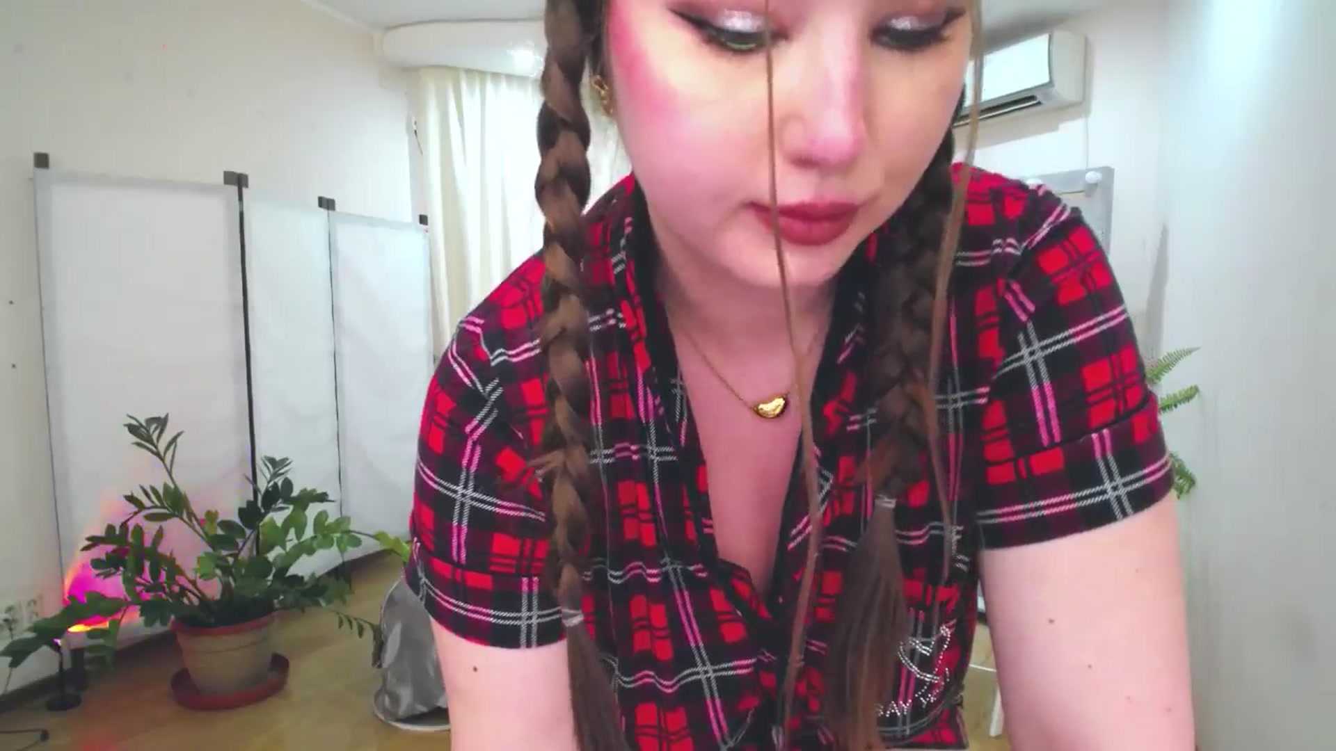 Gallery image thumbnail from AdmireMyEyes's myfreecams stream on, 06/17/2025, 08:29 image 9 of 20