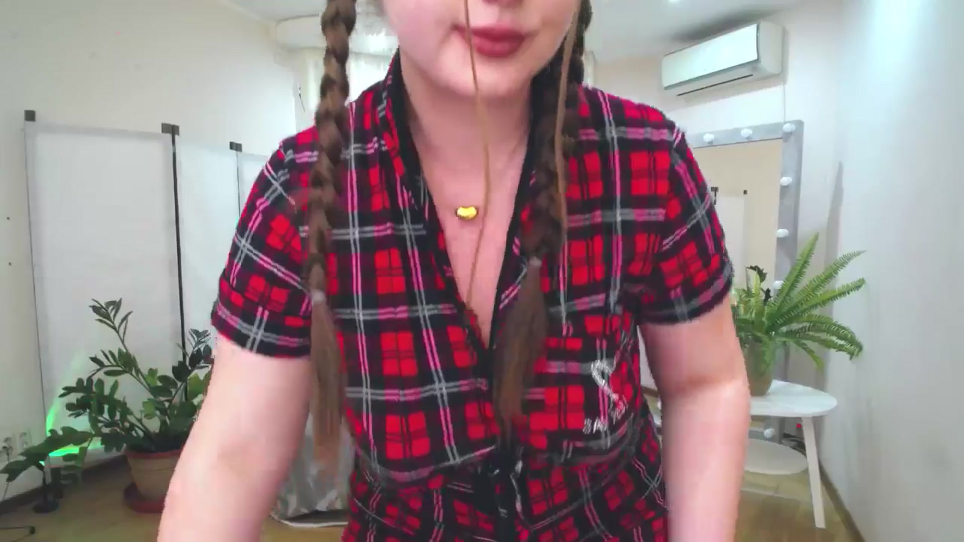 Gallery image thumbnail from AdmireMyEyes's myfreecams stream on, 06/17/2025, 08:29 image 7 of 20