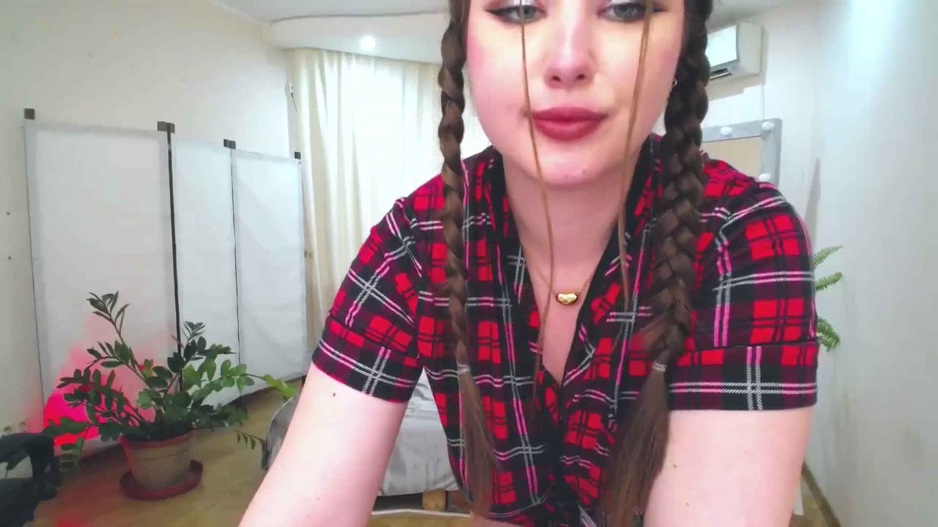 Gallery image thumbnail from AdmireMyEyes's myfreecams stream on, 06/17/2025, 08:29 image 16 of 20