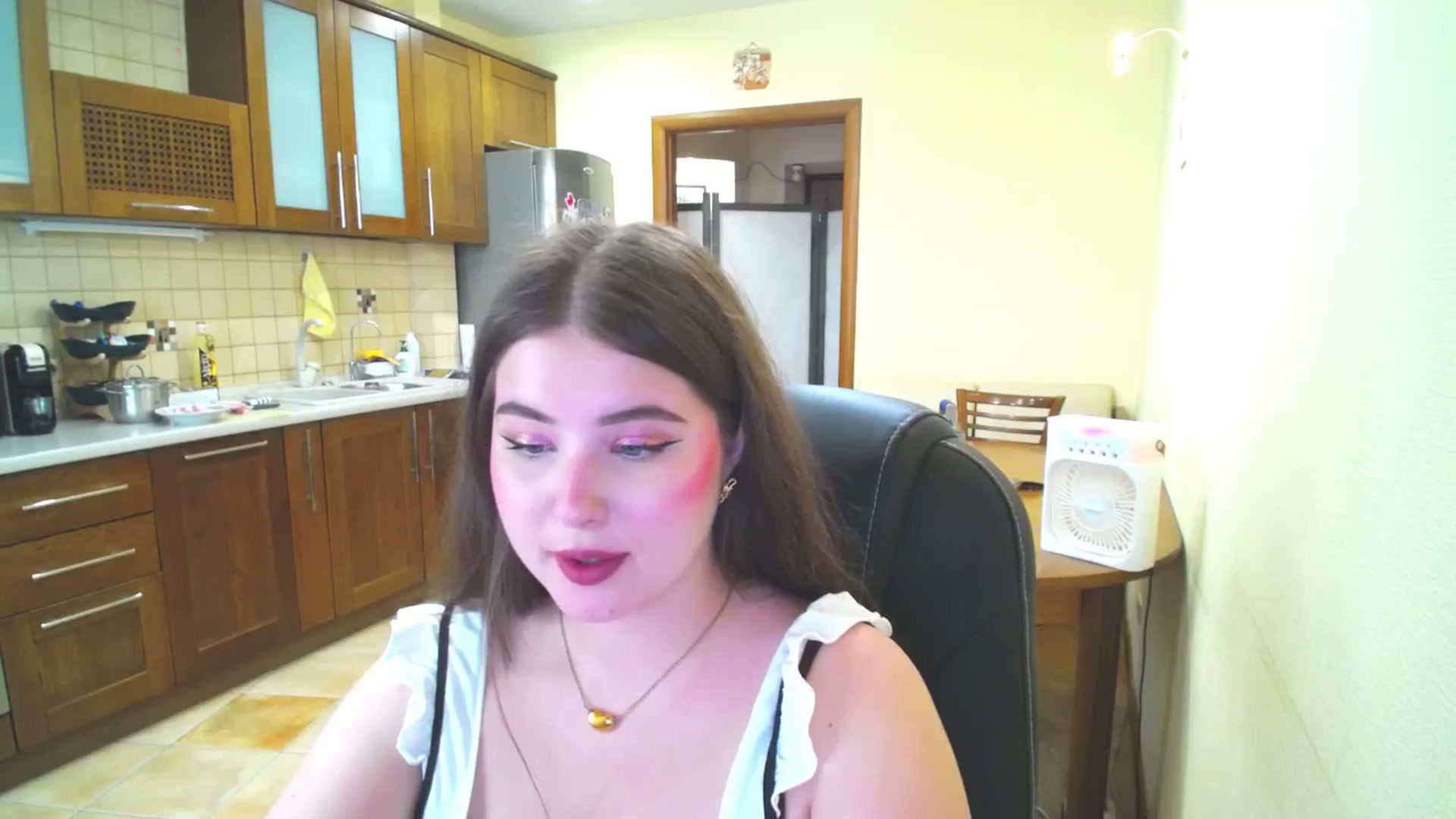 Gallery image thumbnail from AdmireMyEyes's myfreecams stream on, 06/18/2025, 08:43 image 10 of 20