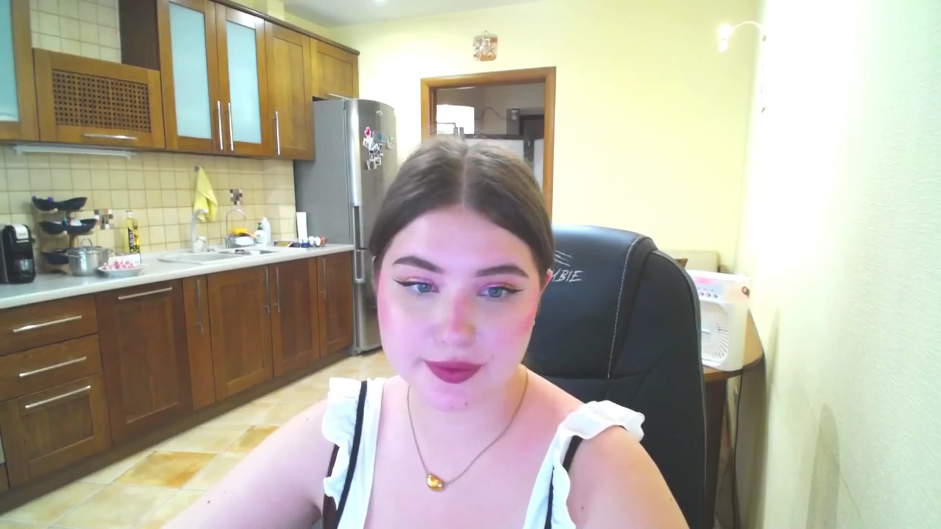 Gallery image thumbnail from AdmireMyEyes's myfreecams stream on, 06/18/2025, 08:43 image 20 of 20