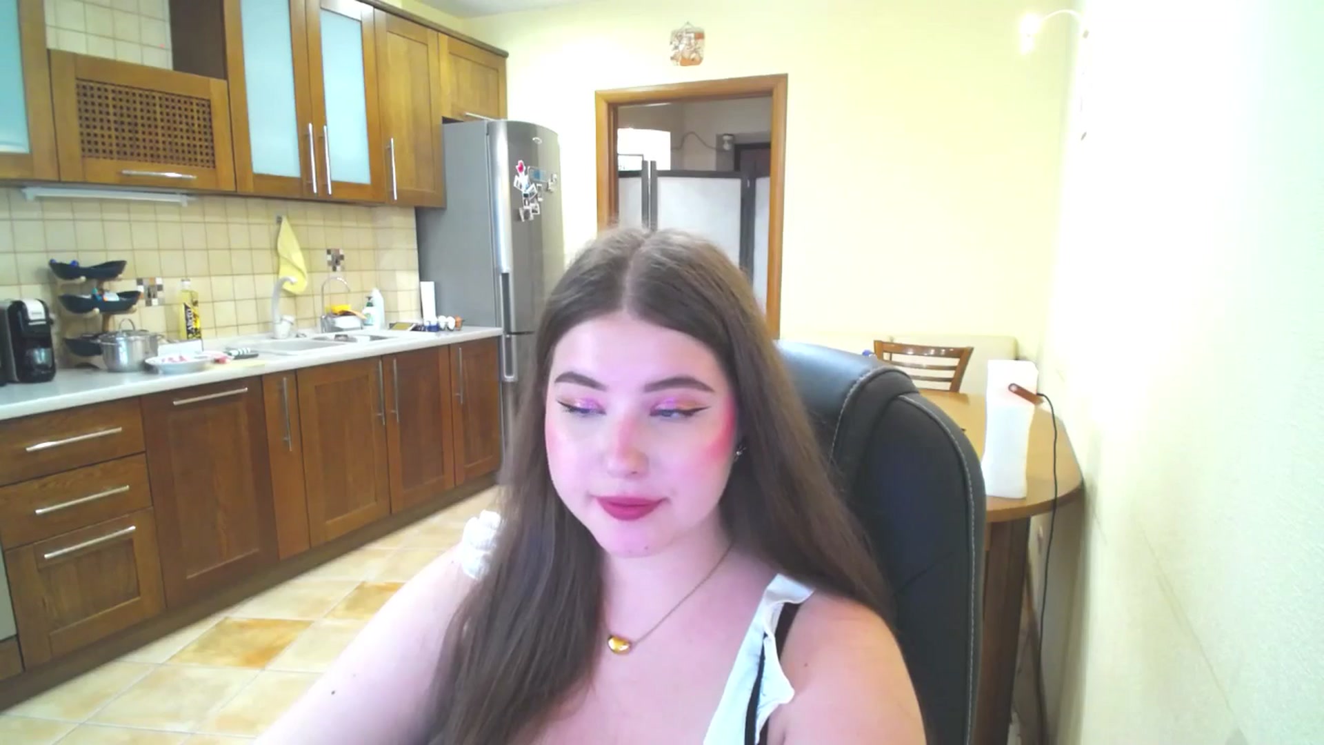 Gallery image thumbnail from AdmireMyEyes's myfreecams stream on, 06/18/2025, 08:43 image 2 of 20